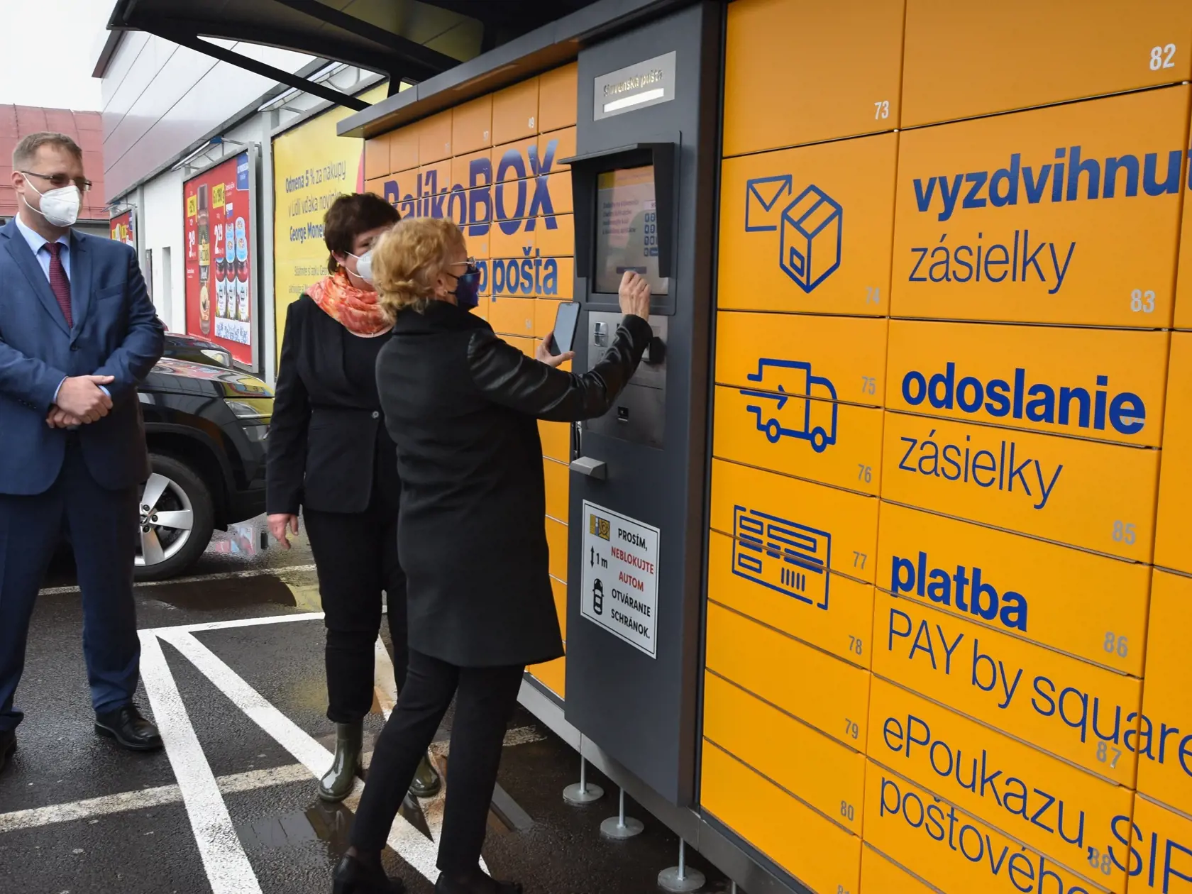 Slovenská pošta rozšírila sieť služieb na pohodlné a jednoduché doručovanie balíkov a balíkových zásielok a na celom Slovensku má už 145 takýchto balíkoboxov.