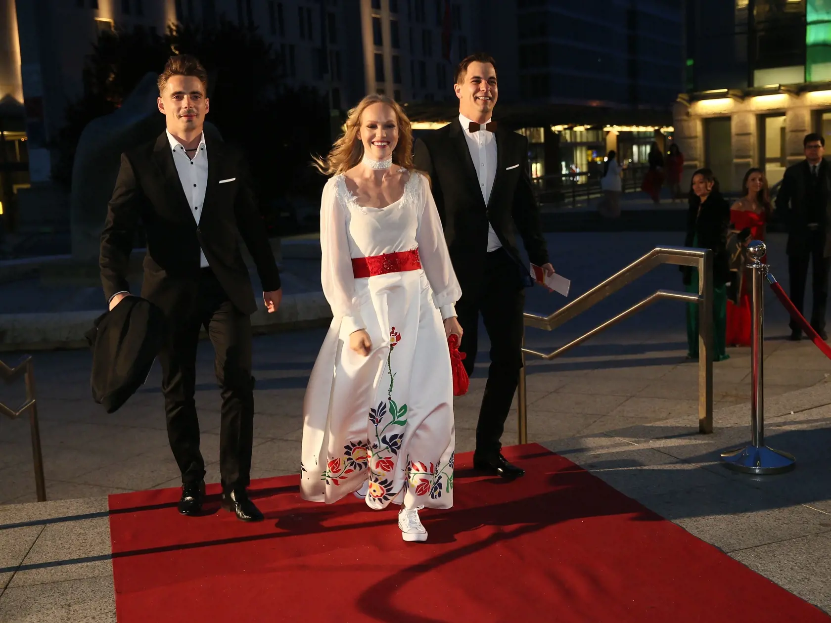 Dominika Morávková, Marek Koleno, Daniel ,,Sorizzo" Kis - herečka bola súčasťou formácie S hudbou vesmírnou.