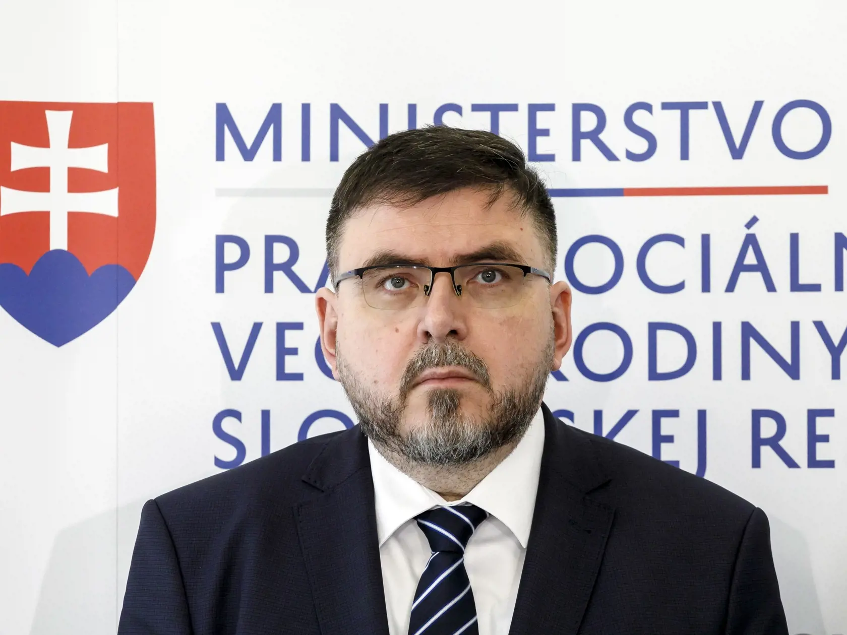 Na snímke predseda Združenia miest a obcí Slovenska Jozef Božik počas tlačovej konferencie Ministerstva práce, sociálnych vecí a rodiny (MPSVR) SR k spusteniu nového projektu domácej opatrovateľskej služby v Bratislave 7. februára 2024. FOTO TASR - Dano Veselský