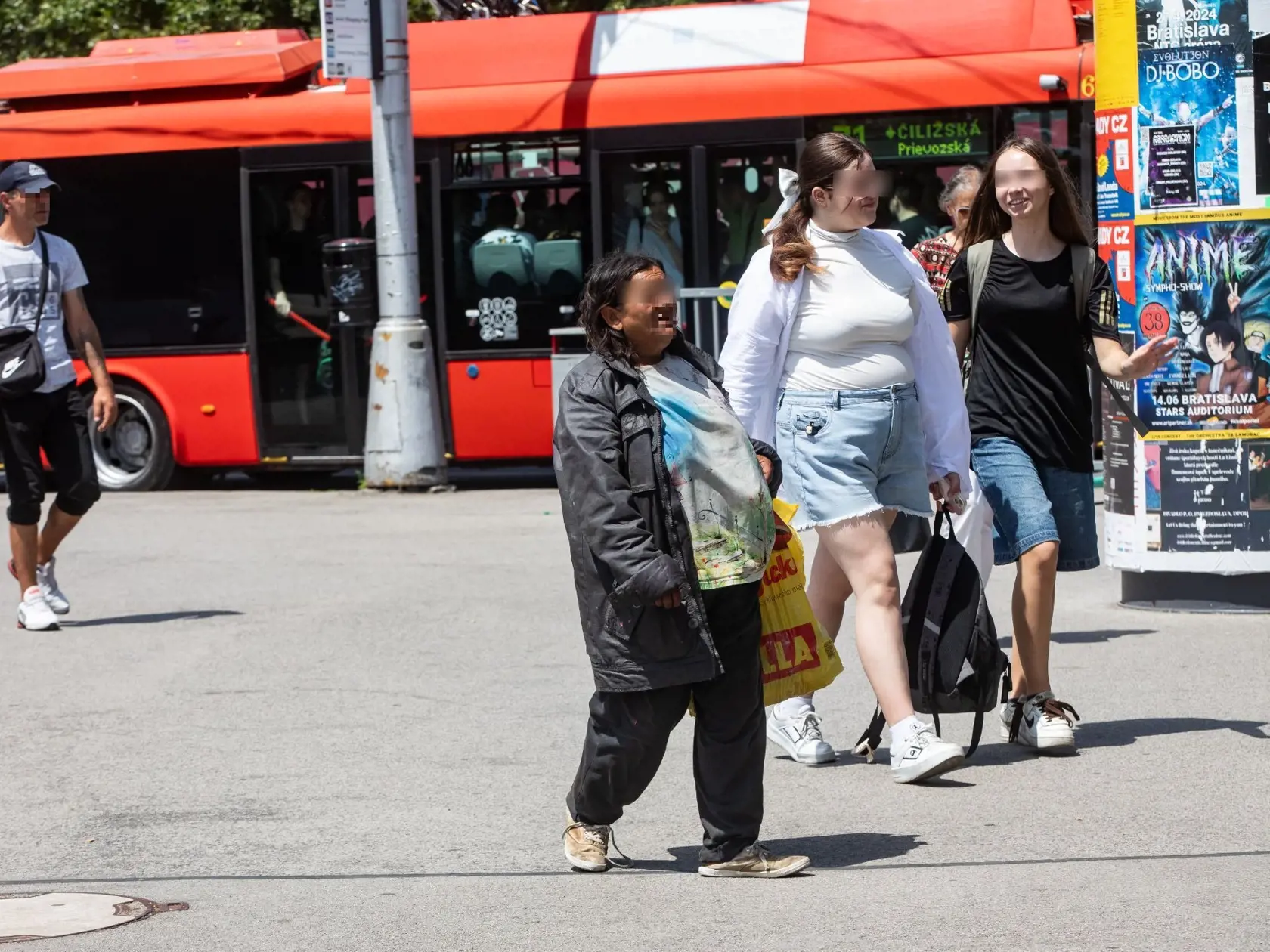 S ľuďmi bez domova Oddelenie sociálnych služieb Bratislava-Nové Mesto neustále pracuje.