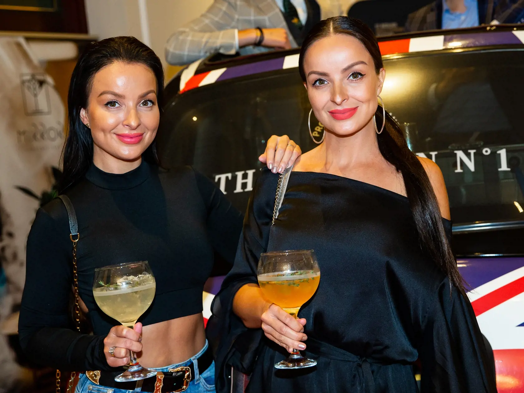 Krst novej značky alkoholu prichádzajúcej na slovenský trh v jednom z bratislavských hotelov. Na snímke Veronika a Daniela Nízlové alias Twiins.