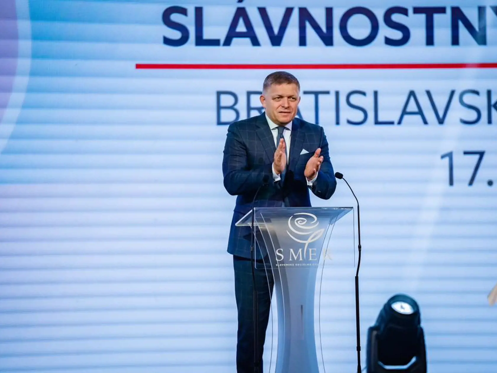 Robert Fico počas prejavu na sneme strany Smer-SD na bratislavskom hrade.