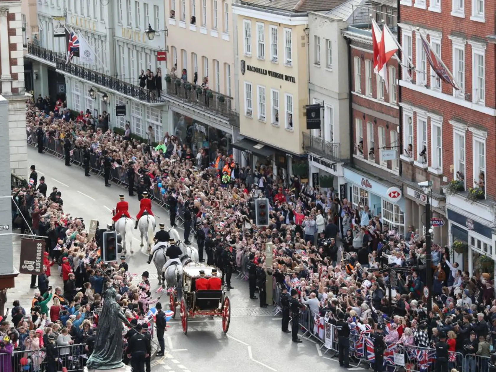 Crowds cheer Jack Brooksbank and Princess Eugenie leave in a carriage following their wedding ceremony at St Georgeâs Chapel, Windsor Castle, near London, England, Friday Oct. 12, 2018. (Andrew Matthews, Pool via AP)