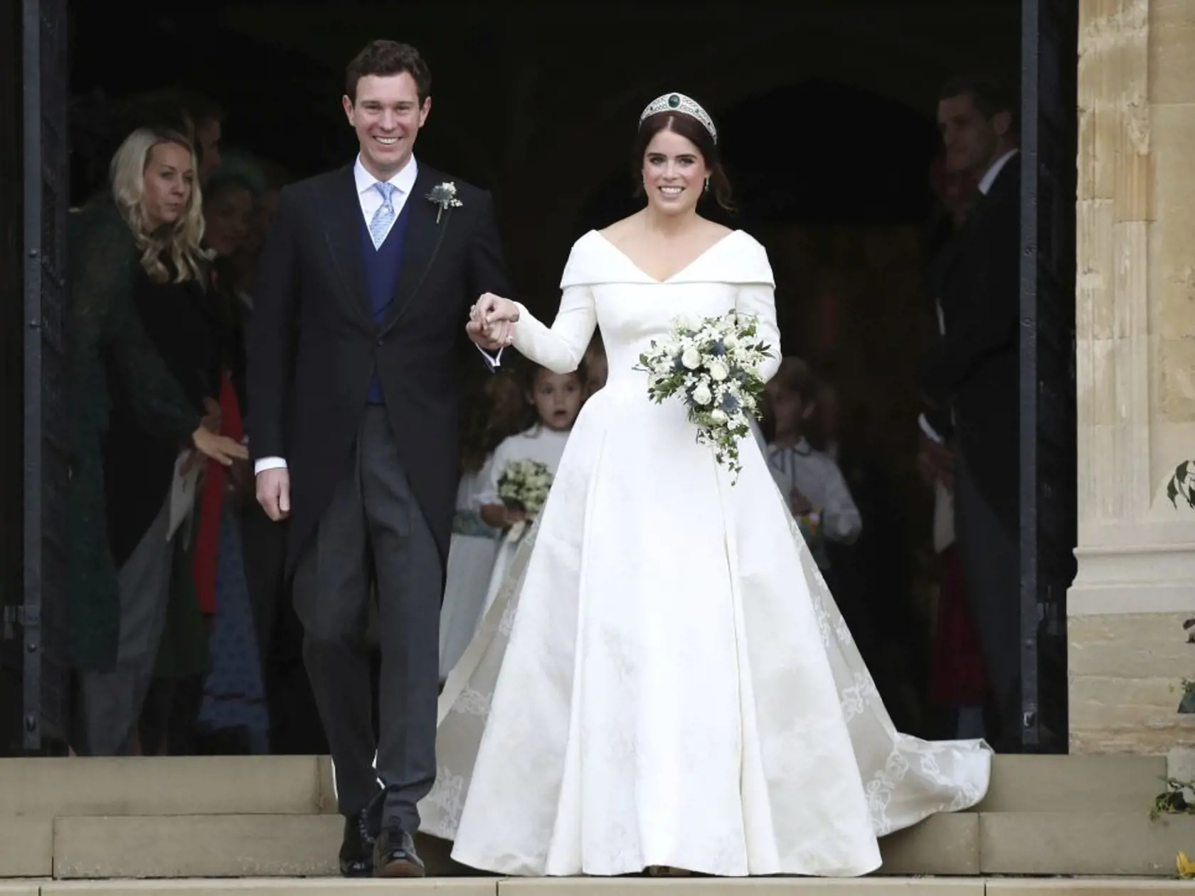 KK46 Windsor - Britská princezná Eugenie a Jack Brooksbank odchádzajú po svadobnom ceremoniáli 12. októbra 2018 z krá¾ovskej Kaplnky sv. Juraja vo Windsore. FOTO TASR/AP
Princess Eugenie of York and Jack Brooksbank after their wedding ceremony at St Georgeâs Chapel, Windsor Castle, near London, England, Friday Oct. 12, 2018. (Steve Parsons, Pool via AP)