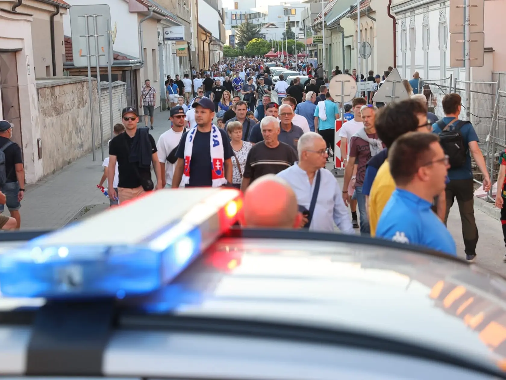 Už pár hodín pred začiatkom sa po Trnave pohyboval enormný počet fanúšikov
