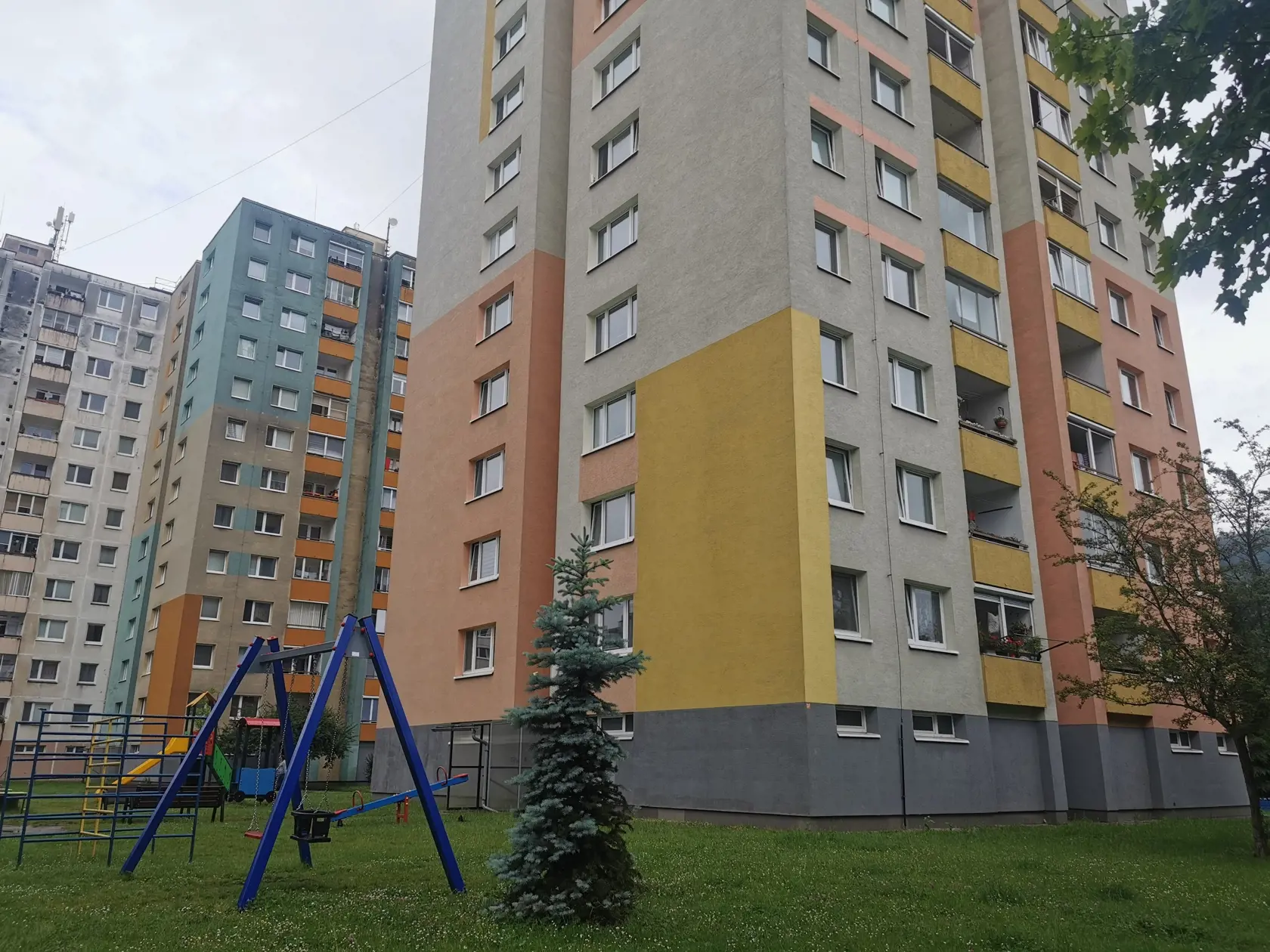 Ľuboš zmizol z ihriska spred tohto domu na pravé poludnie.