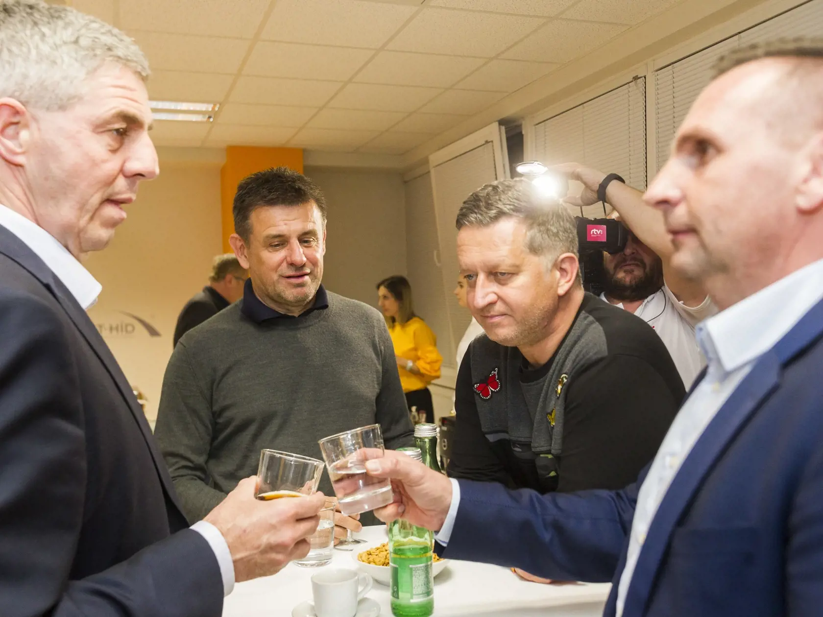 Na snimke - Béla Bugár kandidát na prezidenta SR v centrále strany MOST- HÍD  .