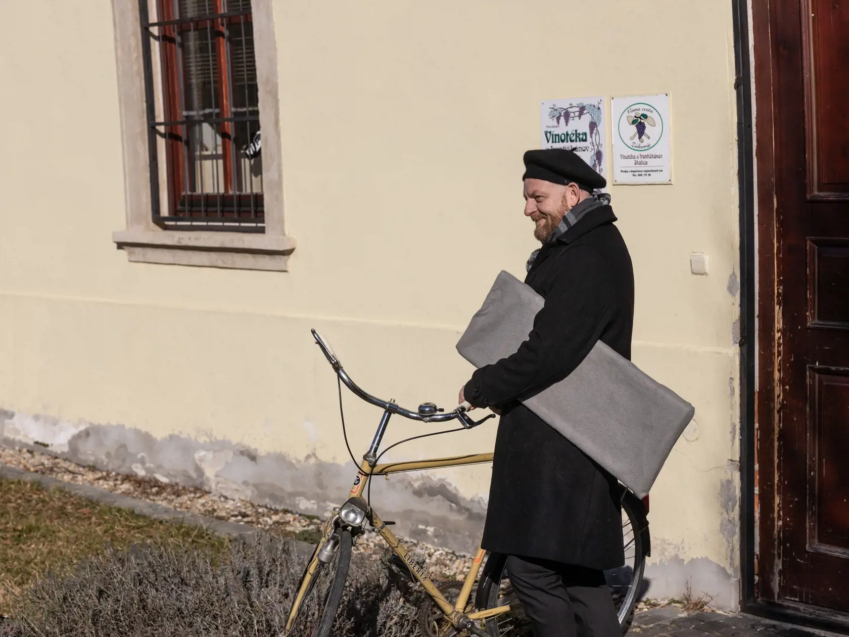 Herec Ľuboš Kostelný si zahrá v markizáckom seriáli Svätý Max. Stvárni farára Beňa.