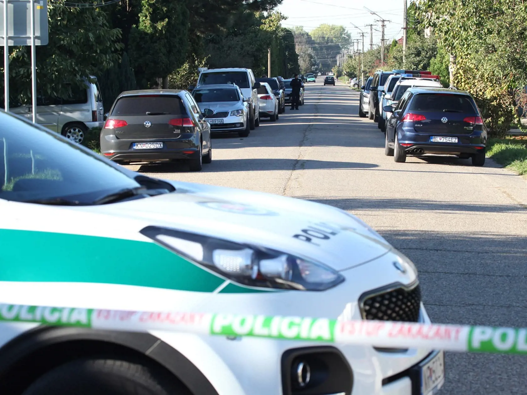 Policajná razia v Kolárove, kde elitná policajná jednotka zadržala obvinených z vraždy Kuciaka Tomáša Szabóa a jeho bratranca Miroslava Marečka. 