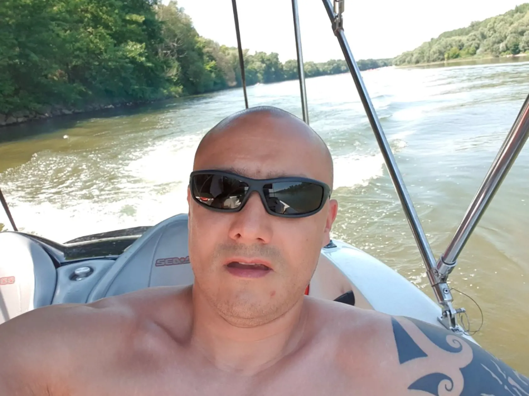 Polícia mala zadržať bývalého policajta.