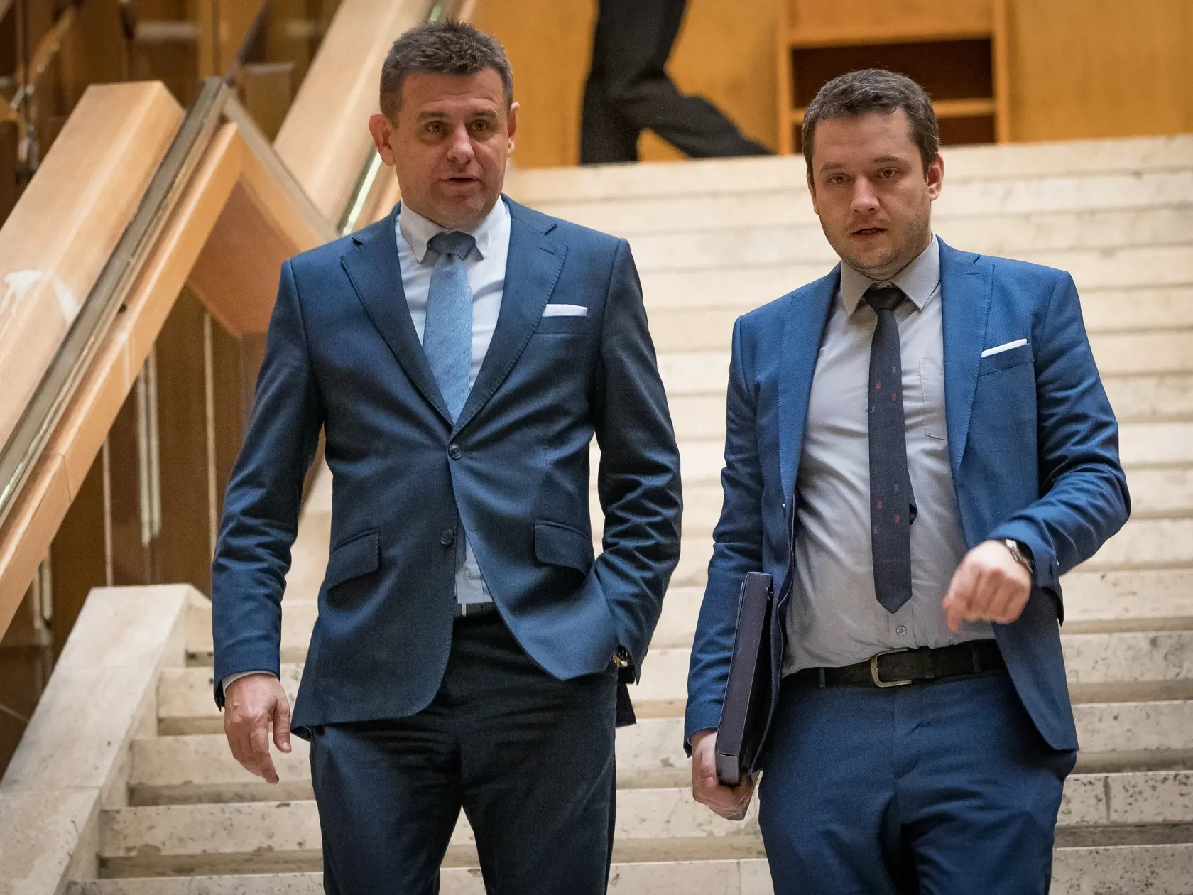 Zasadnutie vlády SR. Na snímke vľavo je minister životného prostredia Laszlo Solymos.