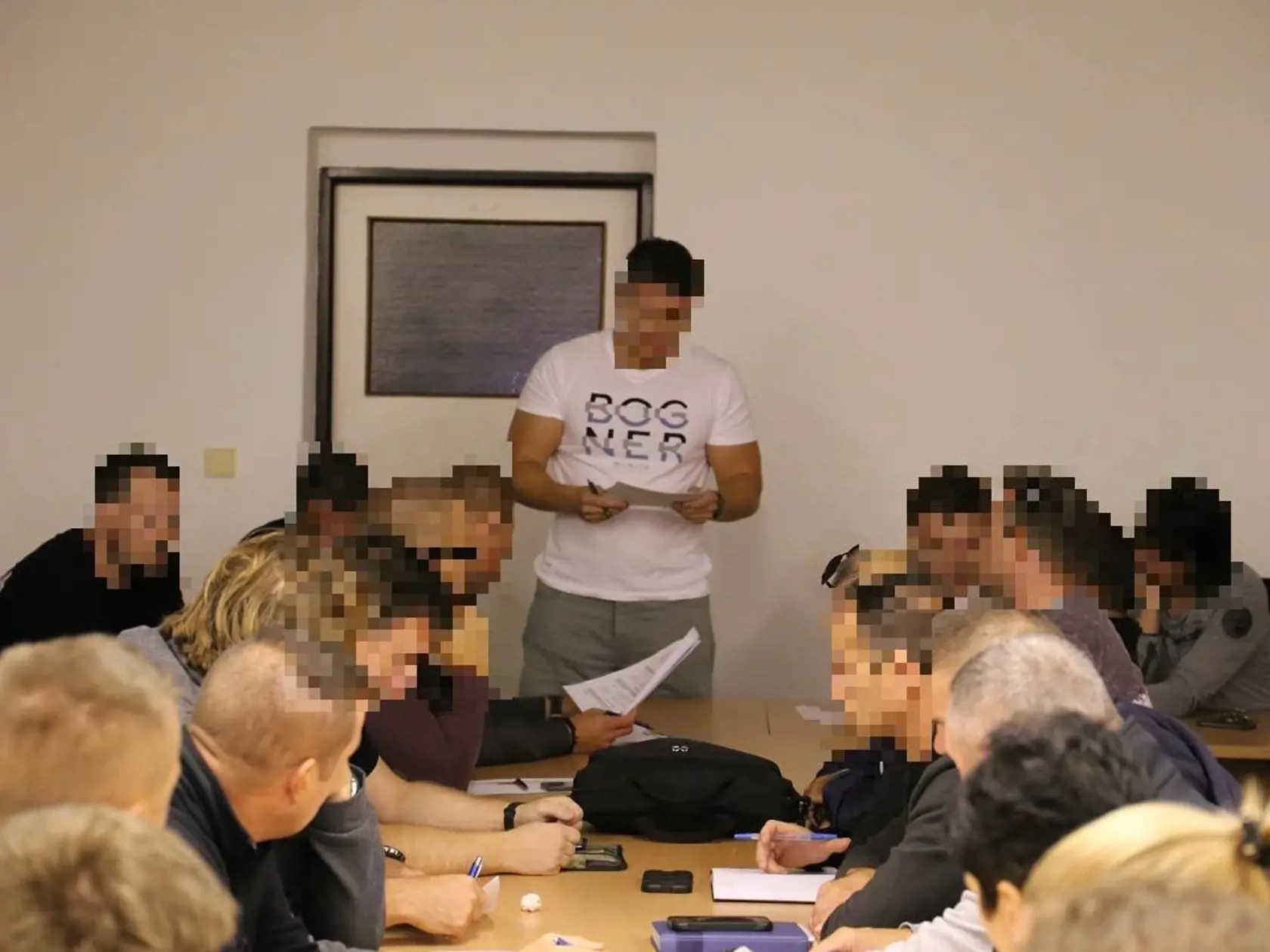Fotografie z noci zo stredy na štvrtok pár minút pred začiatkom mimoriadneho zásahu v Kolárove.