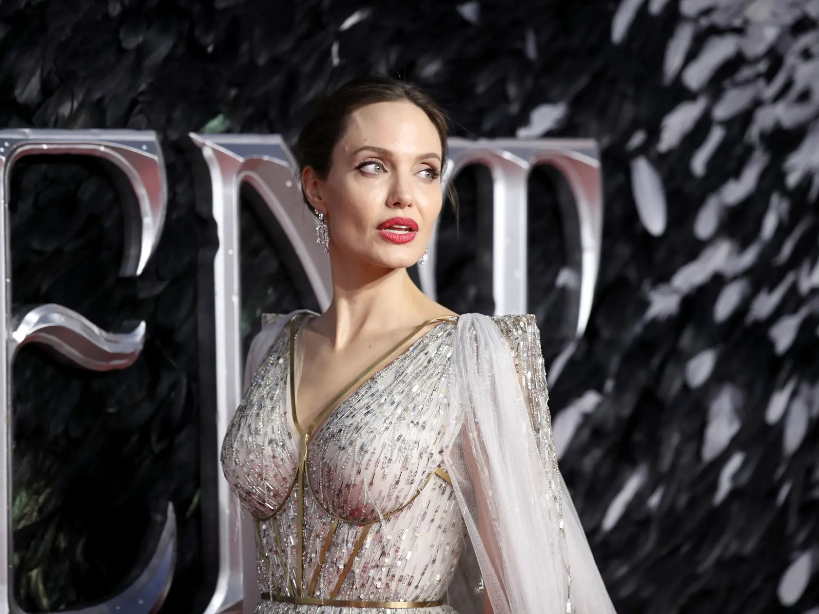 Herečka Angelina Jolie na premiére rozprávky Zloba (Maleficent).