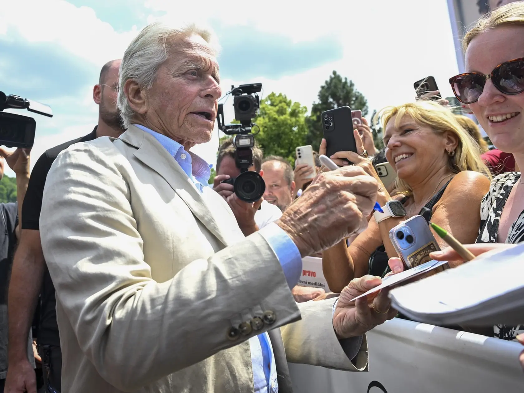 Hollywoodsky miláčik Michael Douglas oznámil fanúšikom smutné správy. Na plátne ho už podľa všetkého neuvidíme.