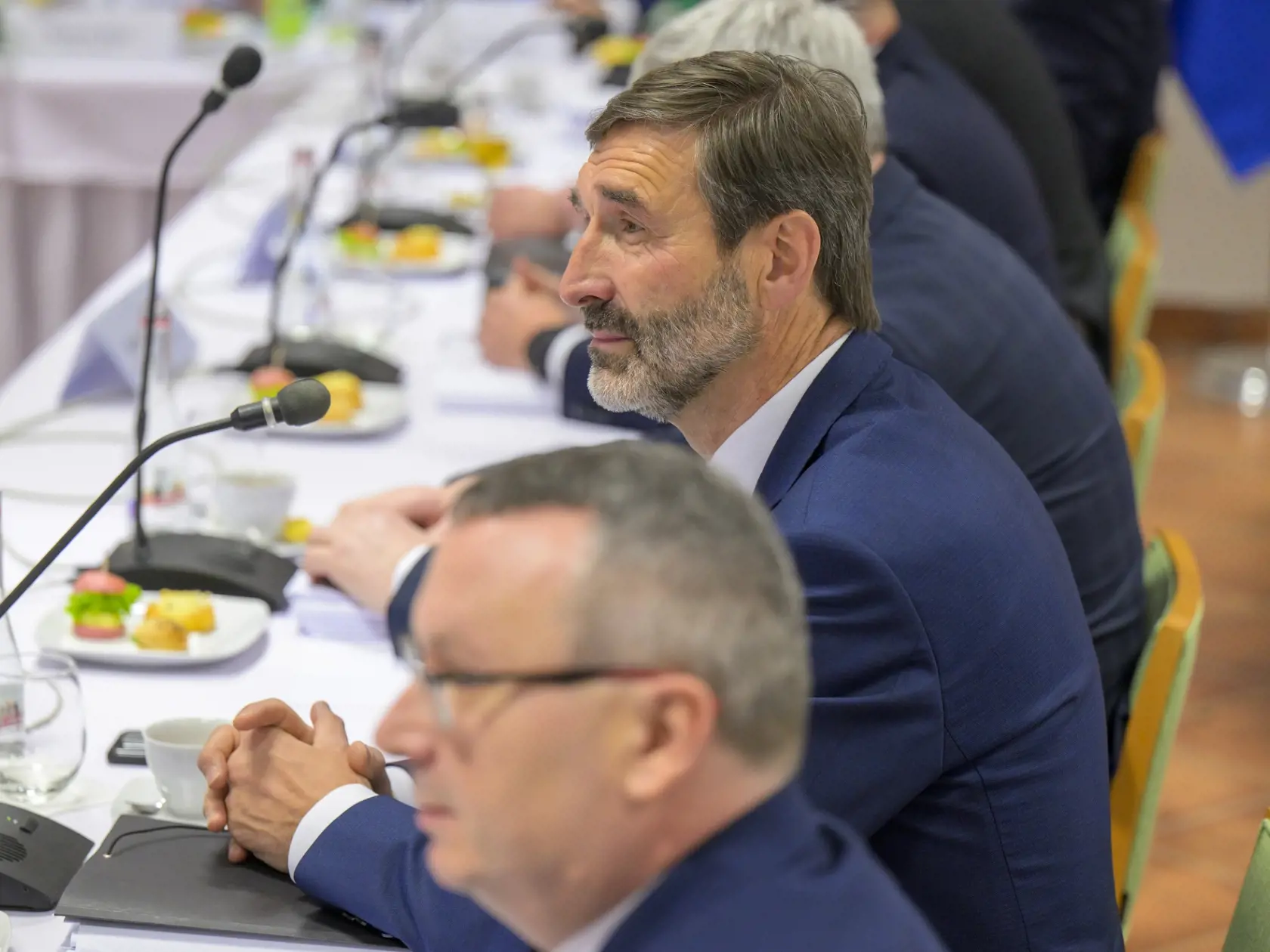 Na snímke uprostred minister zahraničných vecí a európskych záležitostí SR Juraj Blanár (Smer-SD).