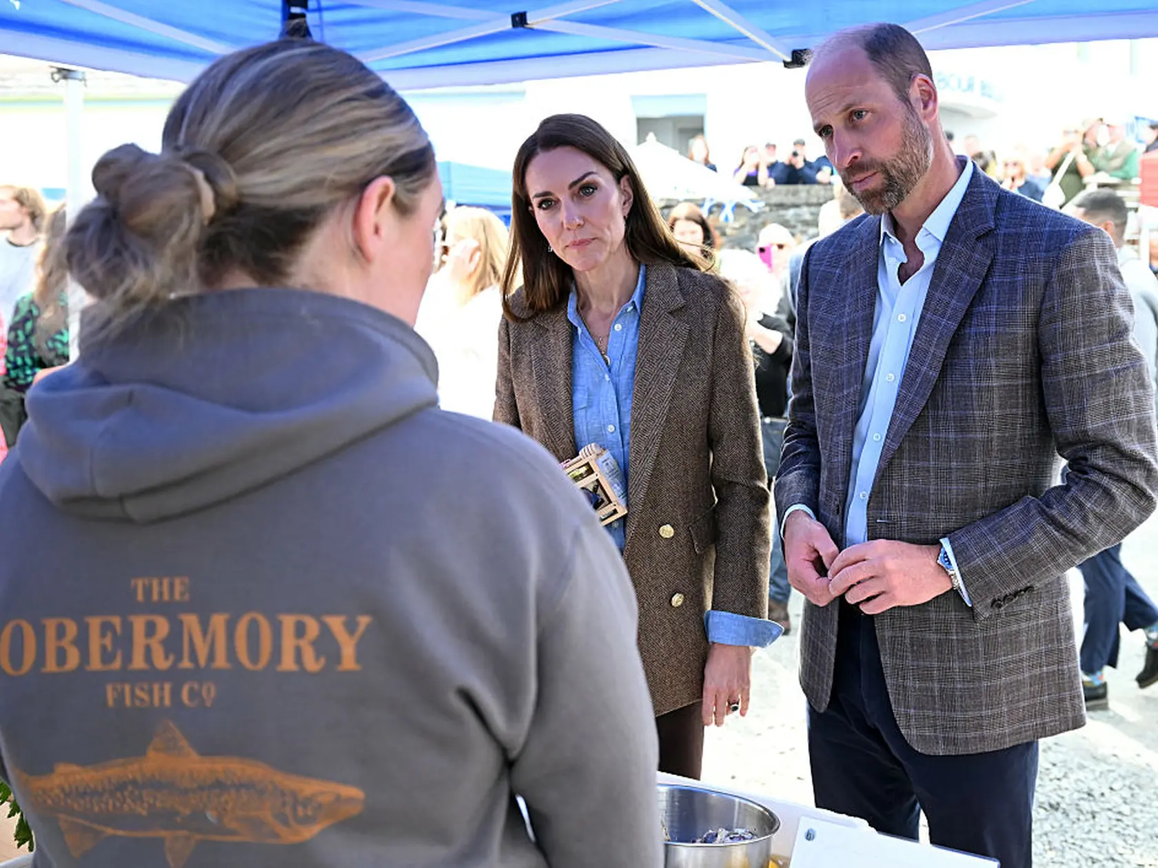 Princ William a princezná Kate na kráľovskej návšteve v Škótsku, kde ochutnali miestne produkty. 