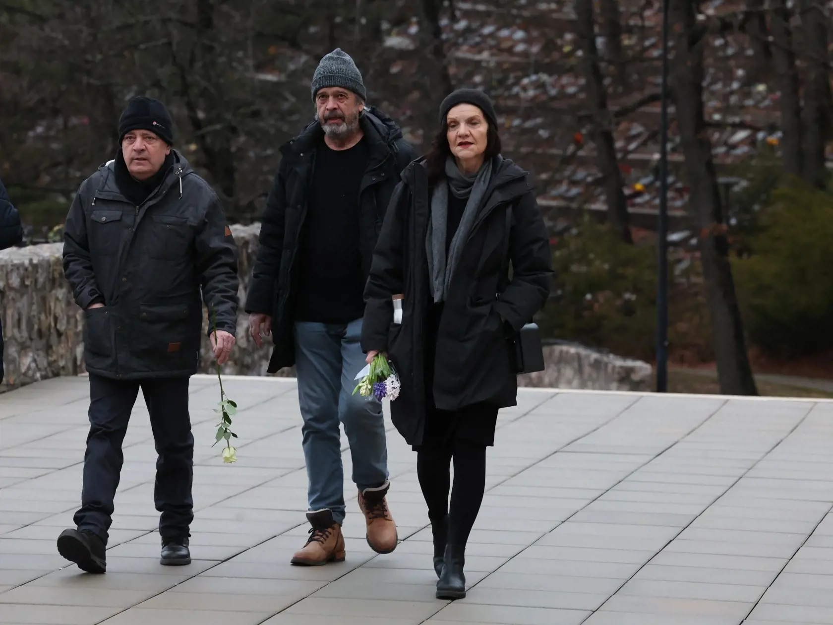 Posledná rozlúčka s hercom Ivanom Letkom v bratislavskom krematóriu. Matej Landl, Ivo Gogála Jana Oľhová.
