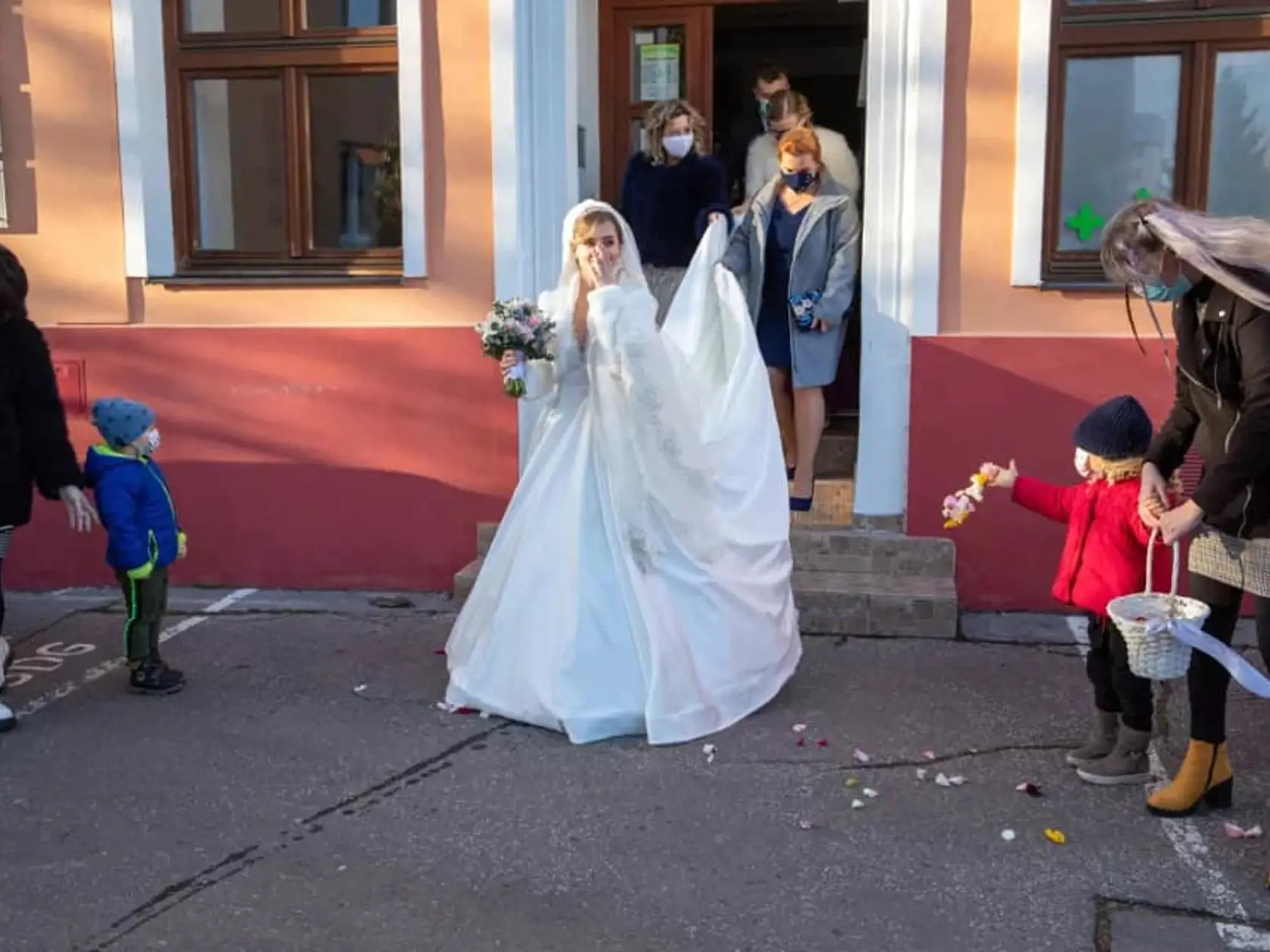 Dominika Stará je už pod čepcom. Prijala priezvisko svojho manžela Jurena.