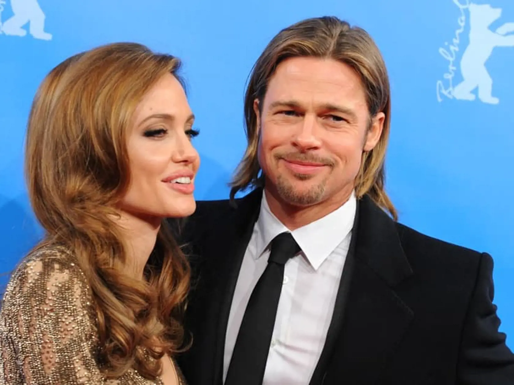 Neuveríte, čo sa šepká o Angeline Jolie: U tohto herca vraj hľadá útechu!