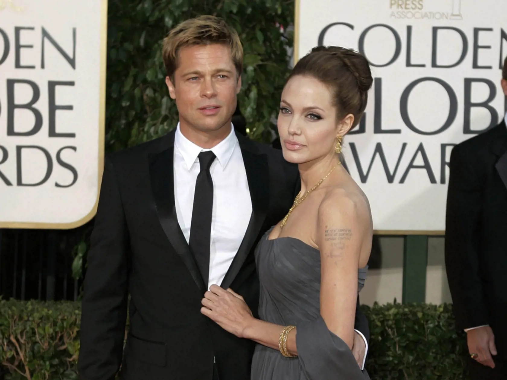 Neuveríte, čo sa šepká o Angeline Jolie: U tohto herca vraj hľadá útechu!