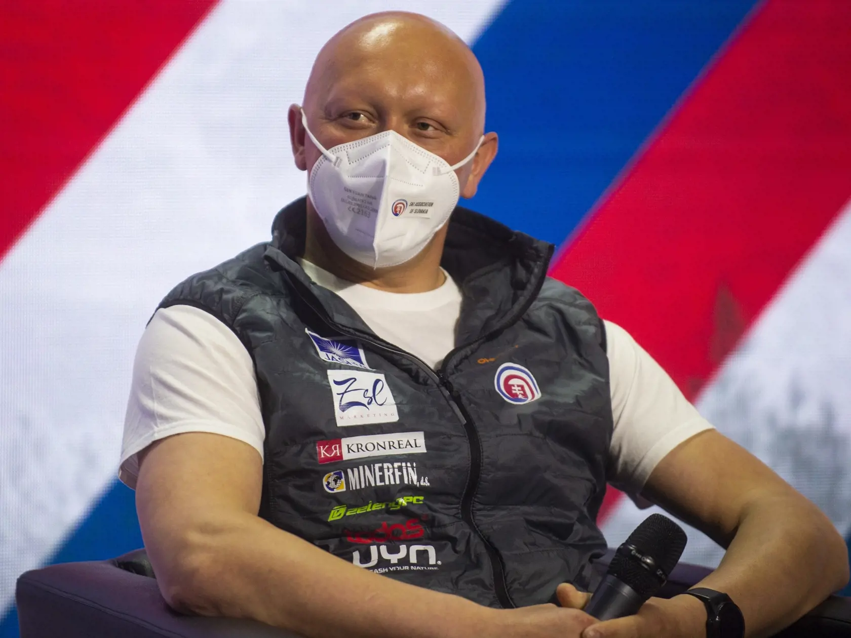 Na snímke reprezentant SR v rýchlostnom lyžovaní Michal Bekeš počas tlačovej konferencie Zväzu slovenského lyžovania (ZSL) 28. apríla 2021 v Bratislave. FOTO TASR - Jakub Kotian