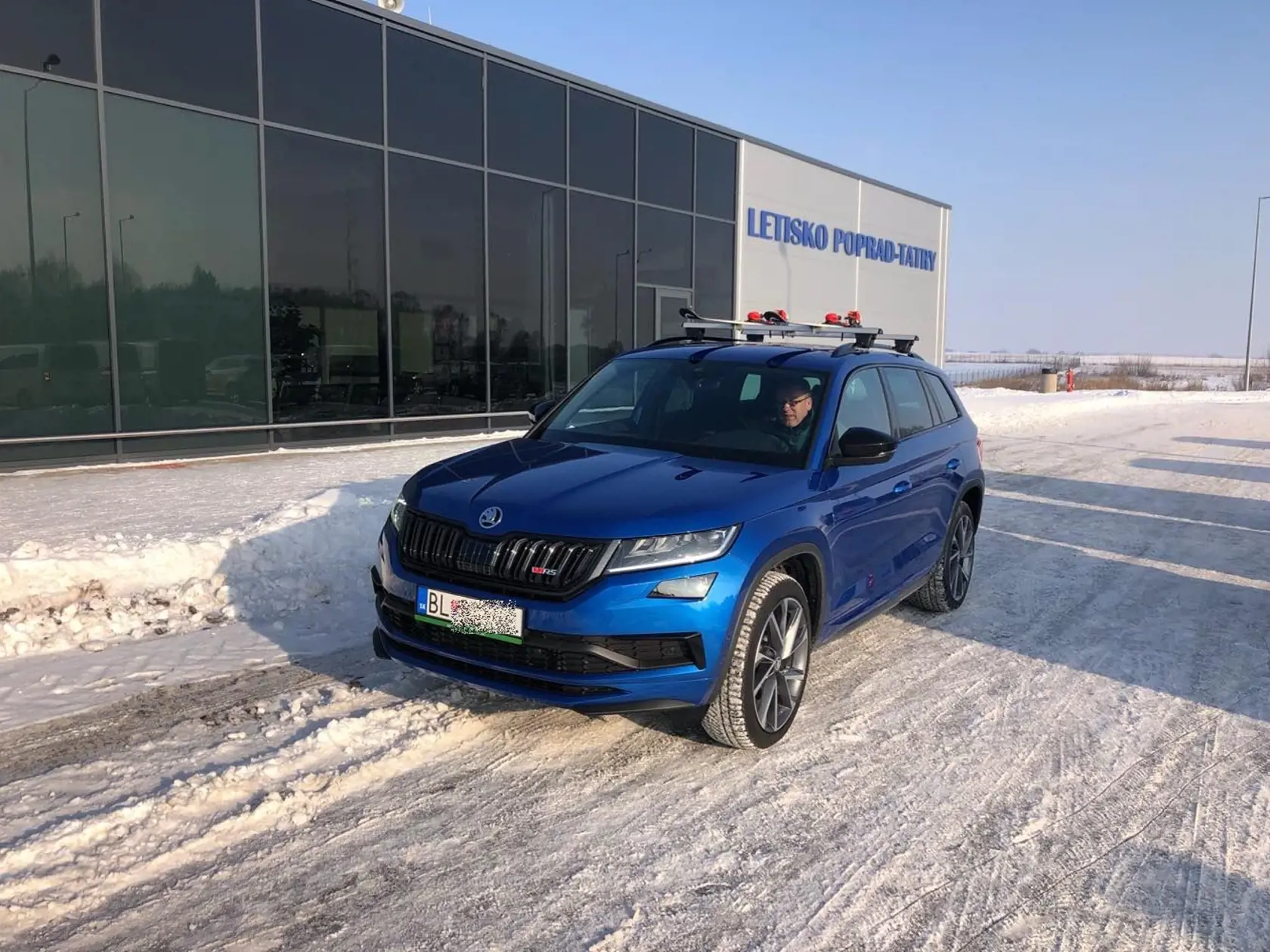 Pristavené mal sériovo vyrobené auto. 