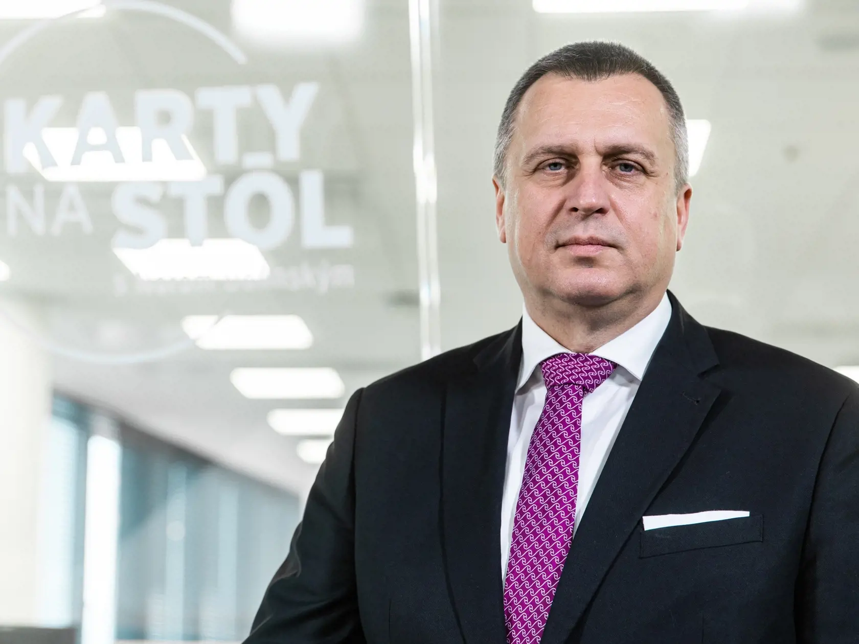 Danko zároveň prízvukuje, že nech už dopadnú predvolebné spolupráce akokoľvek, pokúsi sa byť "hrdým lídrom," ktorý stranu dostane do parlamentu. Pričom prízvukuje, dôležitosť referenda. "Ja som presvedčený, že bude úspešné a minimálne mobilizuje ľudí k tomu, aby si uvedomili, že zmenu nedosiahnu tým, že budú hundrať," súdi Danko. "Národ sa musí naučiť, že voľby a referendum sú svätá vec," uzavrel.