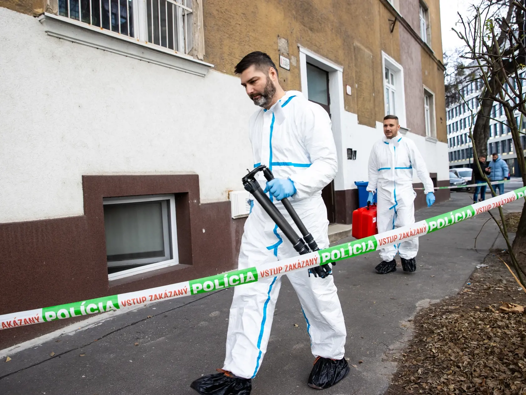 V Ružinove na Prievozskej ulici našli rozrezanú mŕtvu ženu.