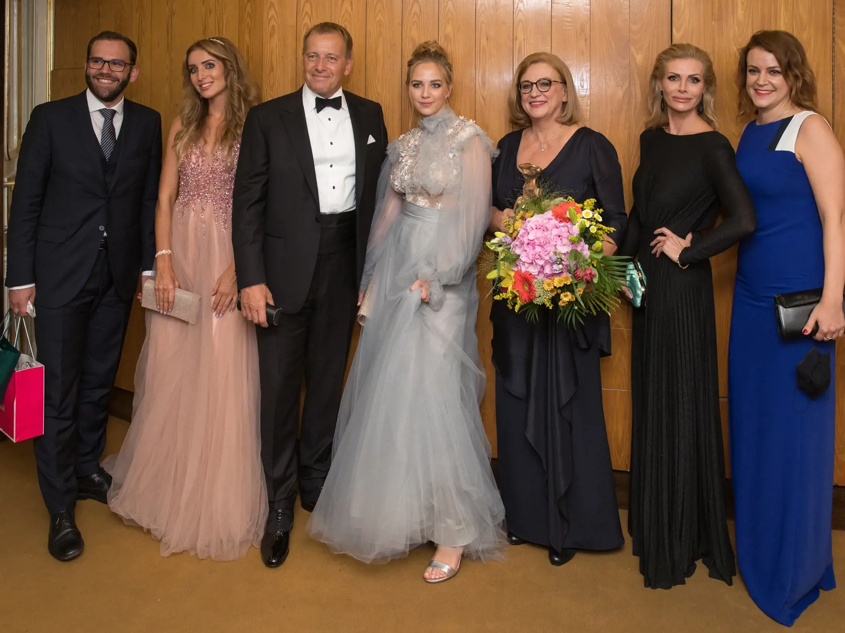 Odovzdávanie ocenení ankety Slovenka roka v priestoroch historickej budovy Slovenského Národného Divadla v Bratislave. Na snímke je tertí zľava je Boris Kollár so svojimi dcérami Vanessou a Ester. Druhá zprava je Petra Krištúfková.
