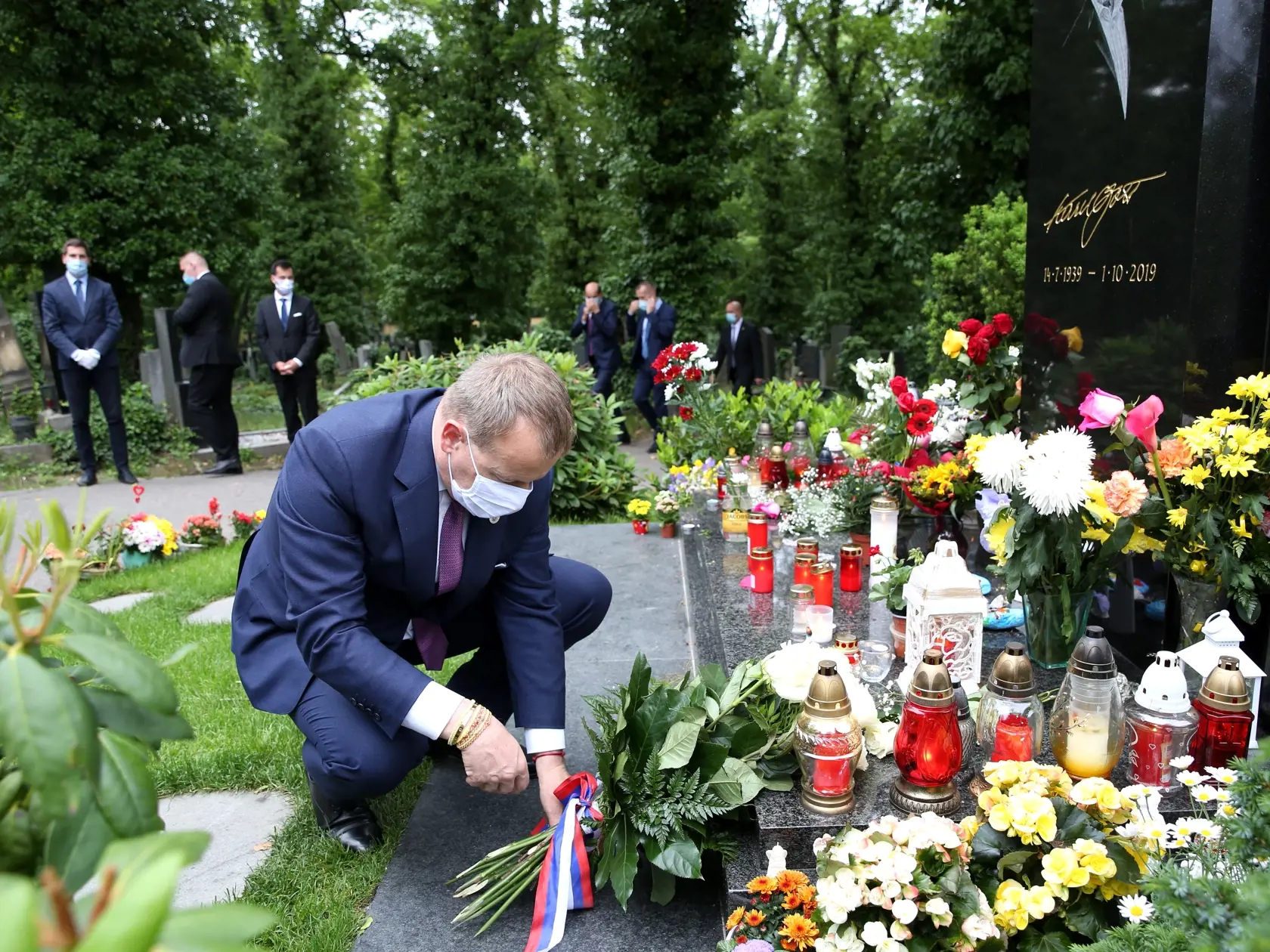 Boris Kollár sa počas svojej návštevy Česka zastavil aj pri hrobe Karla Gotta.