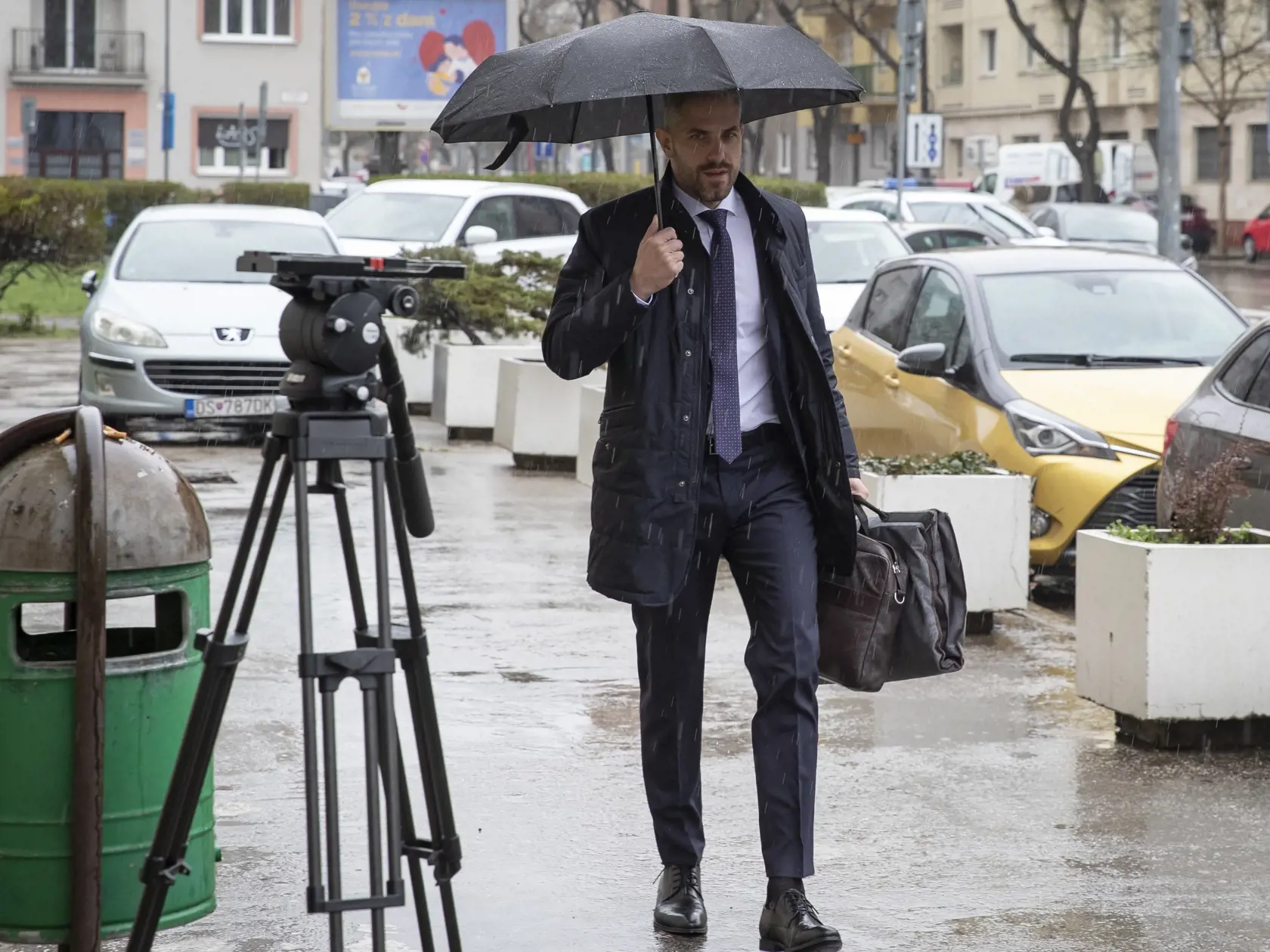Najvyšší súd SR definitívne rozhoduje o tom, či pôjde Marian Kotleba za mreže. Ten sa odvolacieho procesu v kauze kontroverzných šekov osobne nezúčastnil. Argumentoval vážnymi osobnými a zákonnými dôvodmi. Na snímke je Tomáš Rosina, obhájca Mariána Kotlebu.