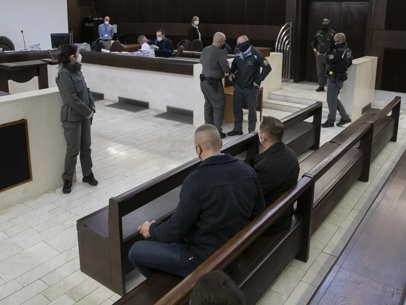 Najvyšší súd SR definitívne rozhoduje o tom, či pôjde Marian Kotleba za mreže. Ten sa odvolacieho procesu v kauze kontroverzných šekov osobne nezúčastnil. Argumentoval vážnymi osobnými a zákonnými dôvodmi.