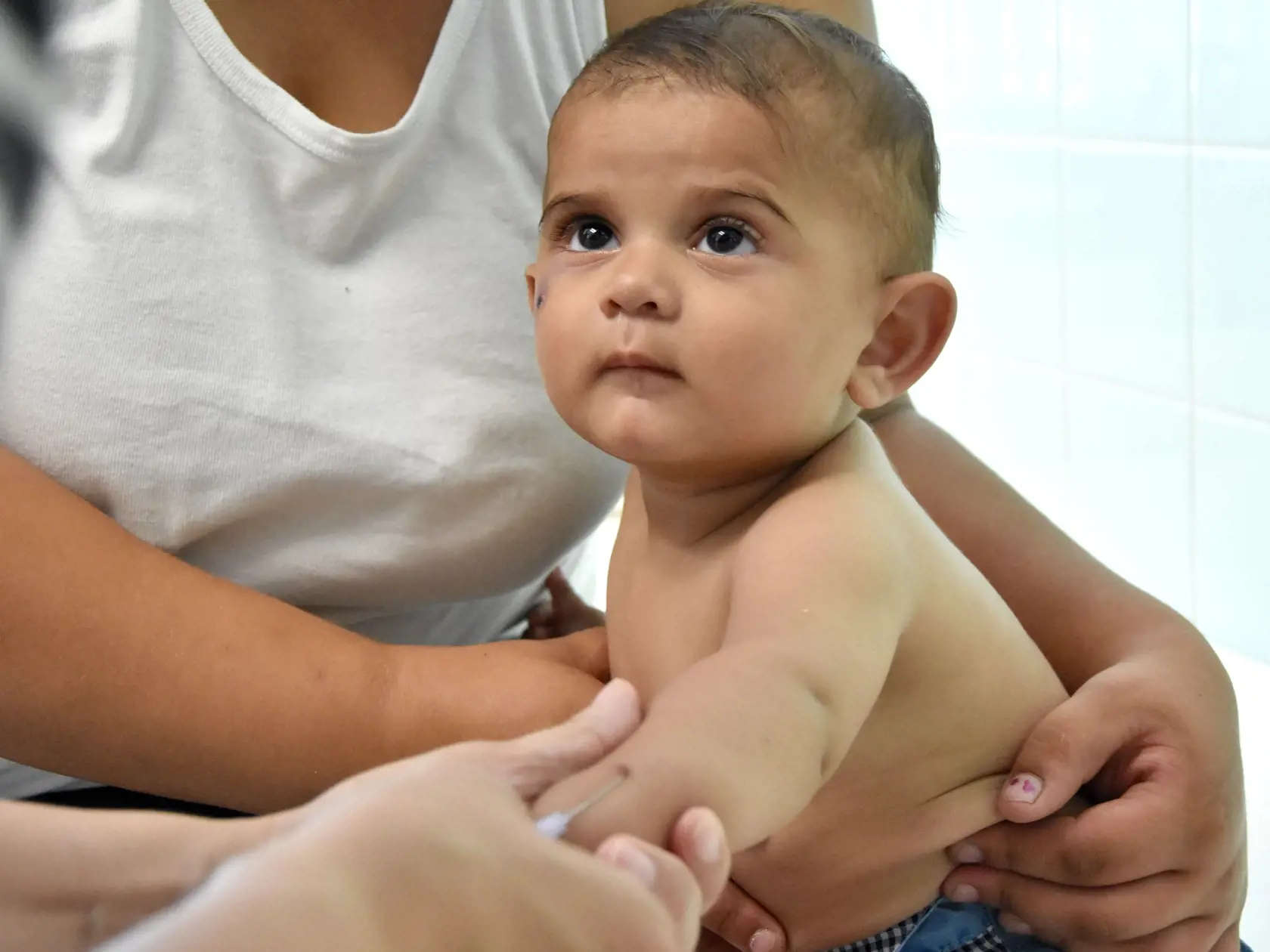 Na snímke očkovanie detských pacientov proti osýpkam v súkromnej detskej ambulancii v areáli nemocnice Svet zdravia v Trebišove 23. júla 2018. FOTO TASR - Roman Hanc