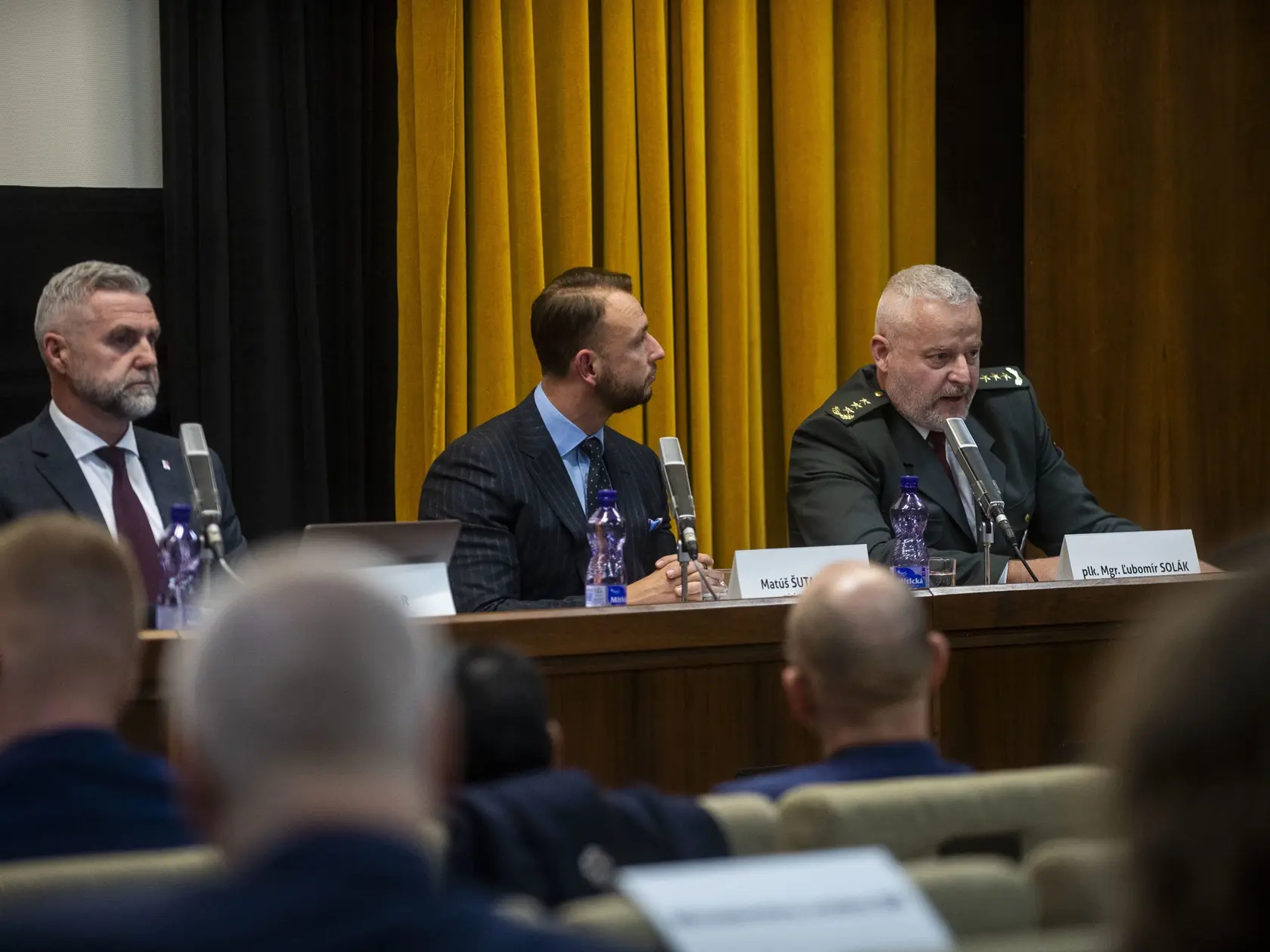 Ako predseda Výboru Národnej rady (NR) SR pre obranu a bezpečnosť  s ministrom  vnútra Matúšom Šutajom Eštokom (Hlas) na vypočutí kandidáta na funkciu prezidenta Policajného zboru Ľubomíra Soláka.  FOTO TASR - Jakub Kotian