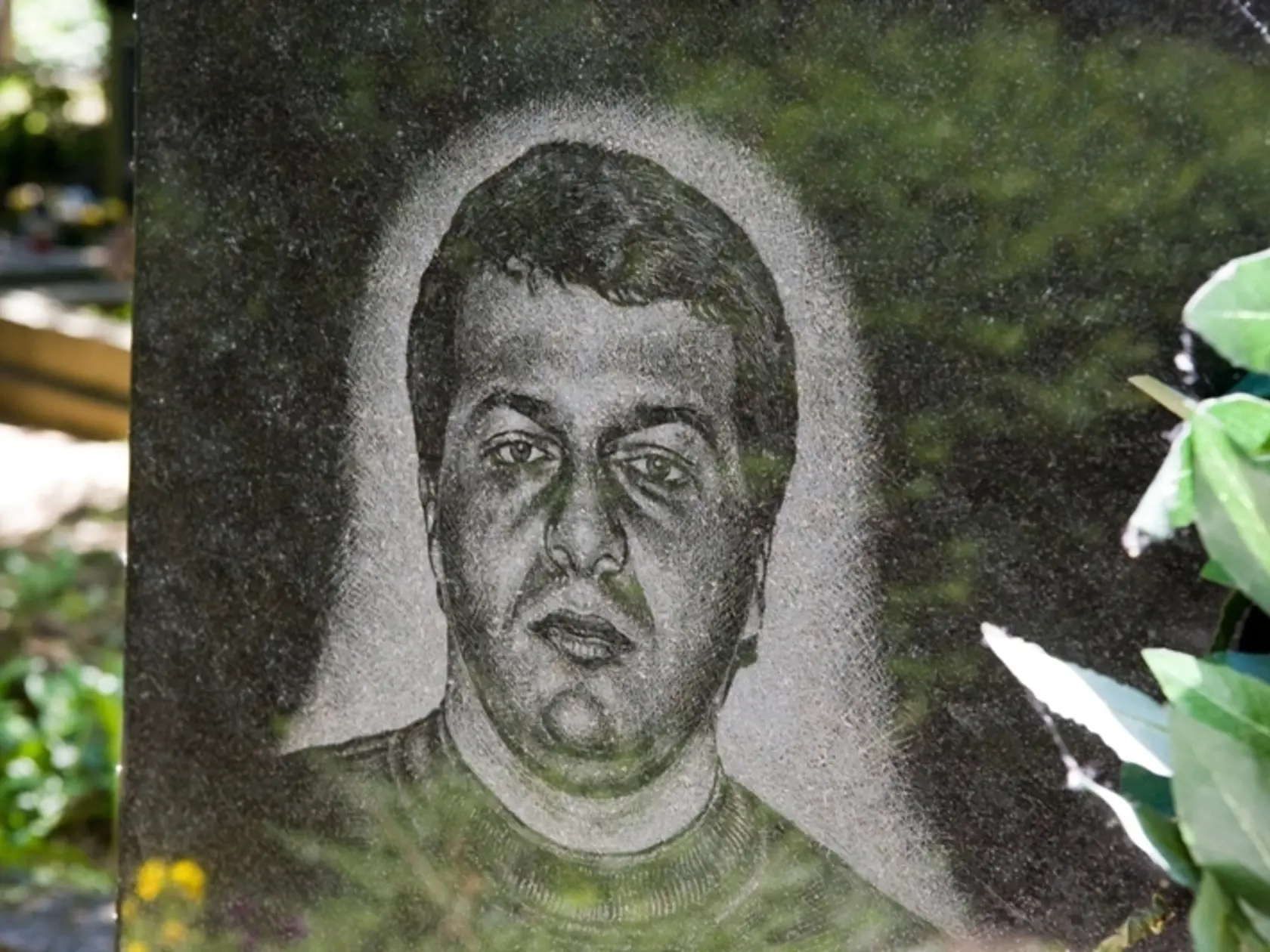 MIROSLAV SÝKORA Zakladateľ skupiny sýkorovci. Zastrelili ho vo februári 1997 pred známym bratislavským hotelom.