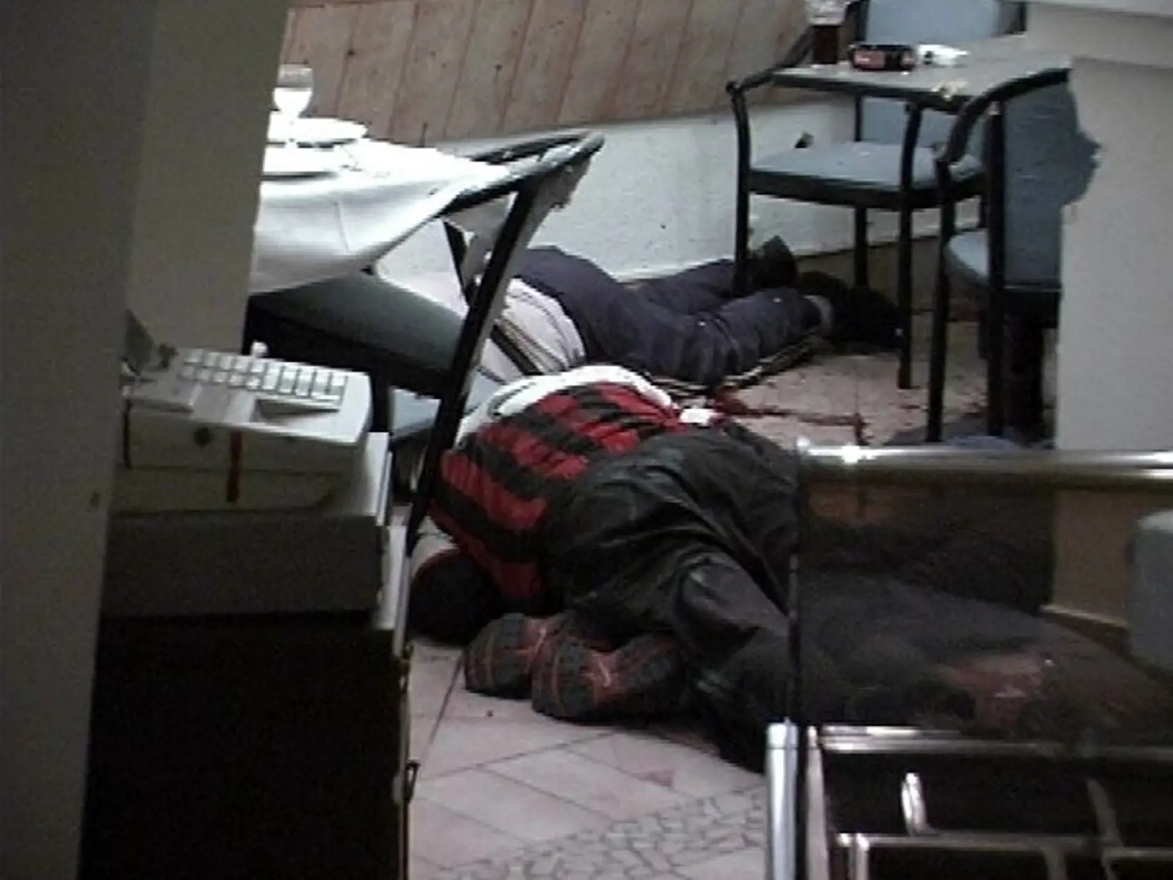 Masaker vo Fontáne:
Deviati pápayovci zomreli na
mieste, desiaty v nemocnici.