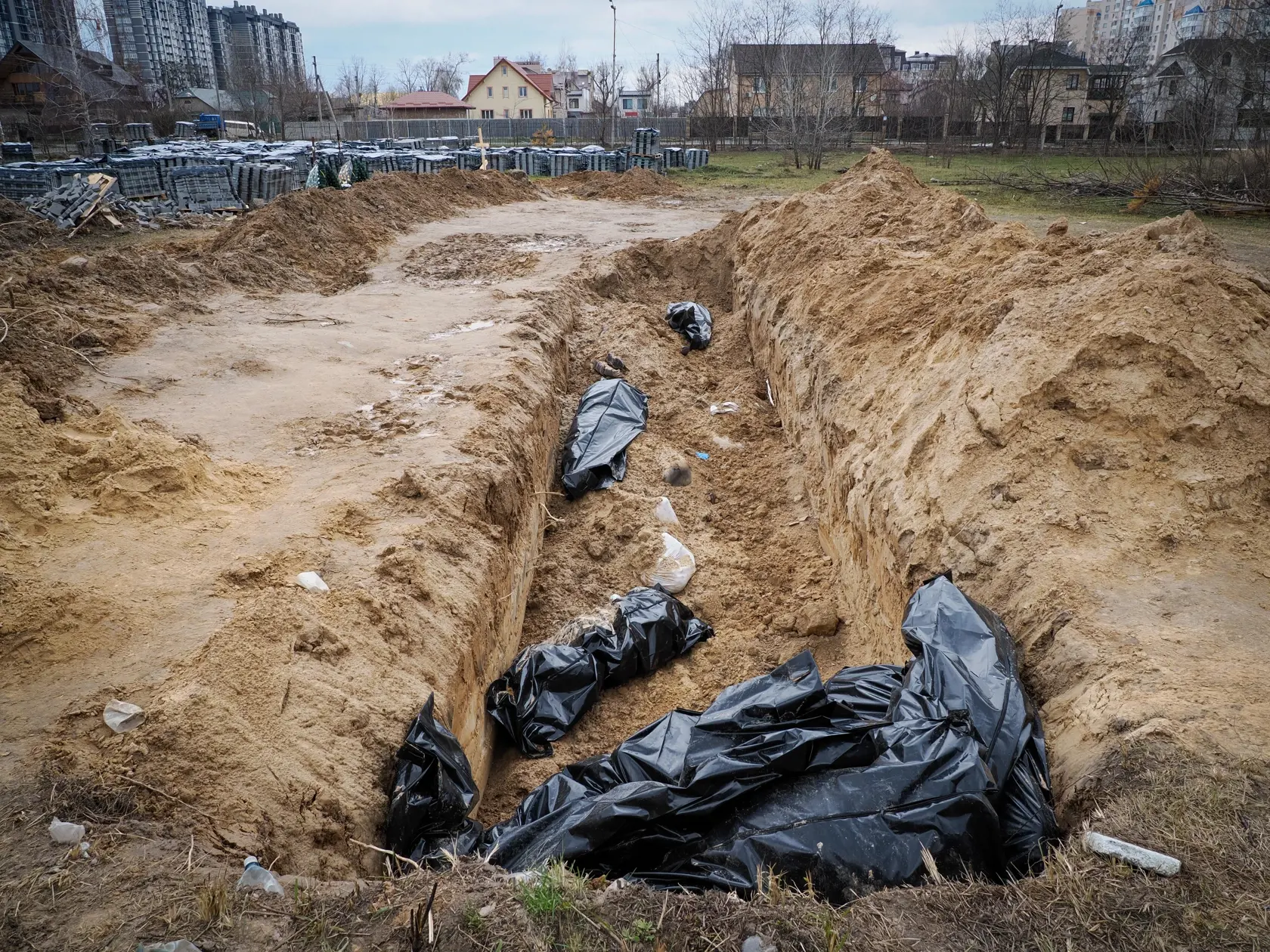 Buča: Zábery z pekla. "musíme ísť ďalej," odkazujú tí, čo prežili.