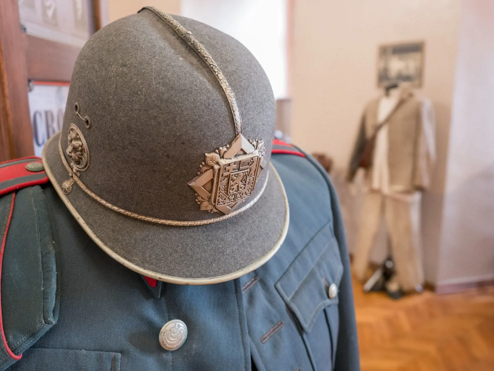 Uniforma československého žandára s viditeľným symbolom leva. Za prvej republiky prichádzali do Zakarpatska aj žandári, aby dozerali na poriadok a dodržiavanie zákonov.