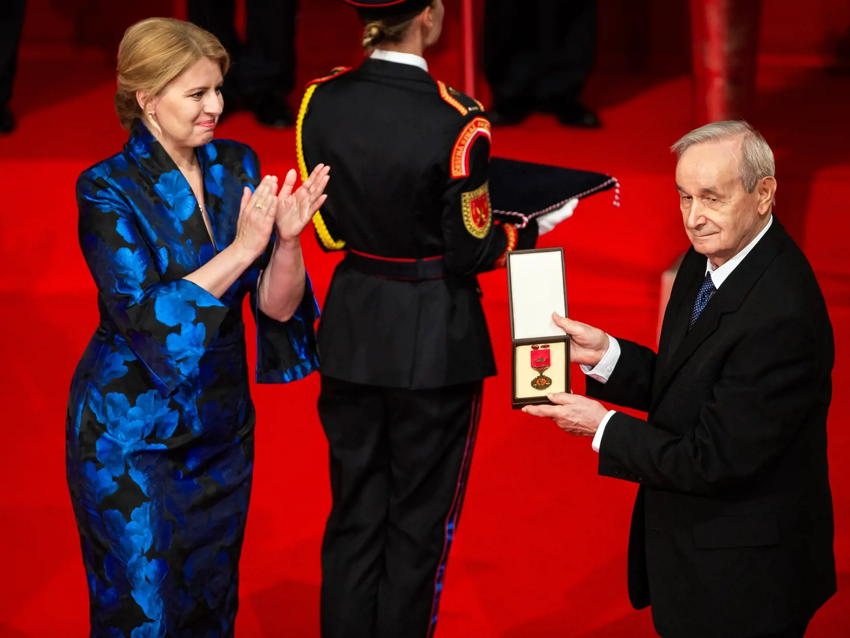 Prezidentka SR Zuzana Čaputová udeľovala štátne vyznamenania v budove Slovenskej filharmónie v Bratislave. Na snímke Zuzana Čaputová.