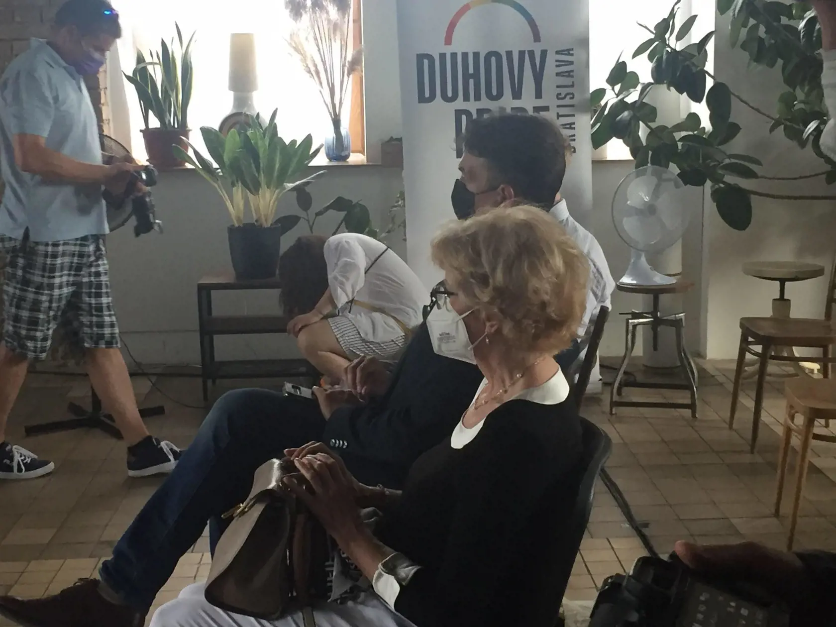Zuzana Čaputová sa zúčastnila diskusie v Novej Cvernovke spoločne s rodičmi detí z LGBTI komunity.
