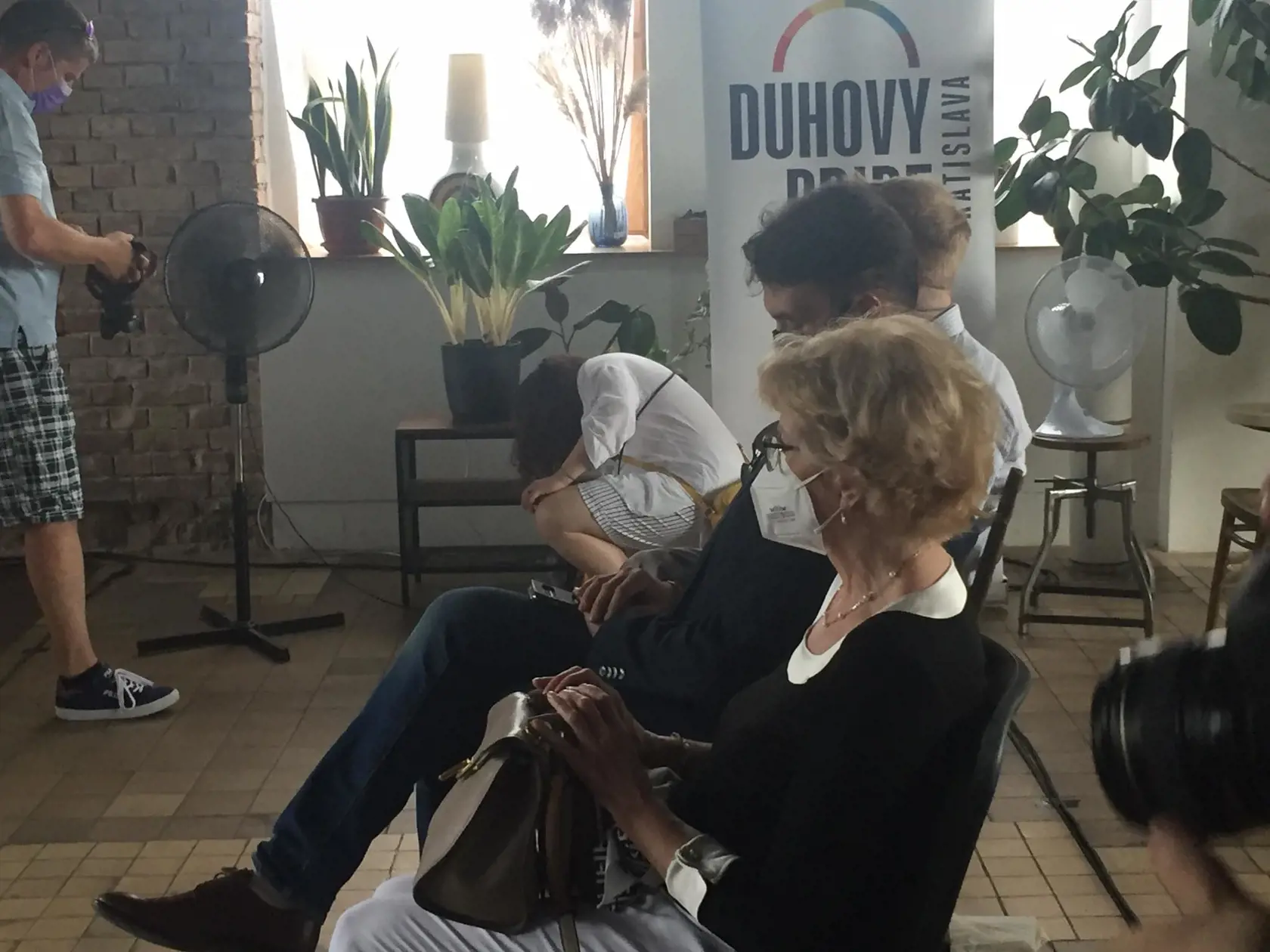 Zuzana Čaputová sa zúčastnila diskusie v Novej Cvernovke spoločne s rodičmi detí z LGBTI komunity.