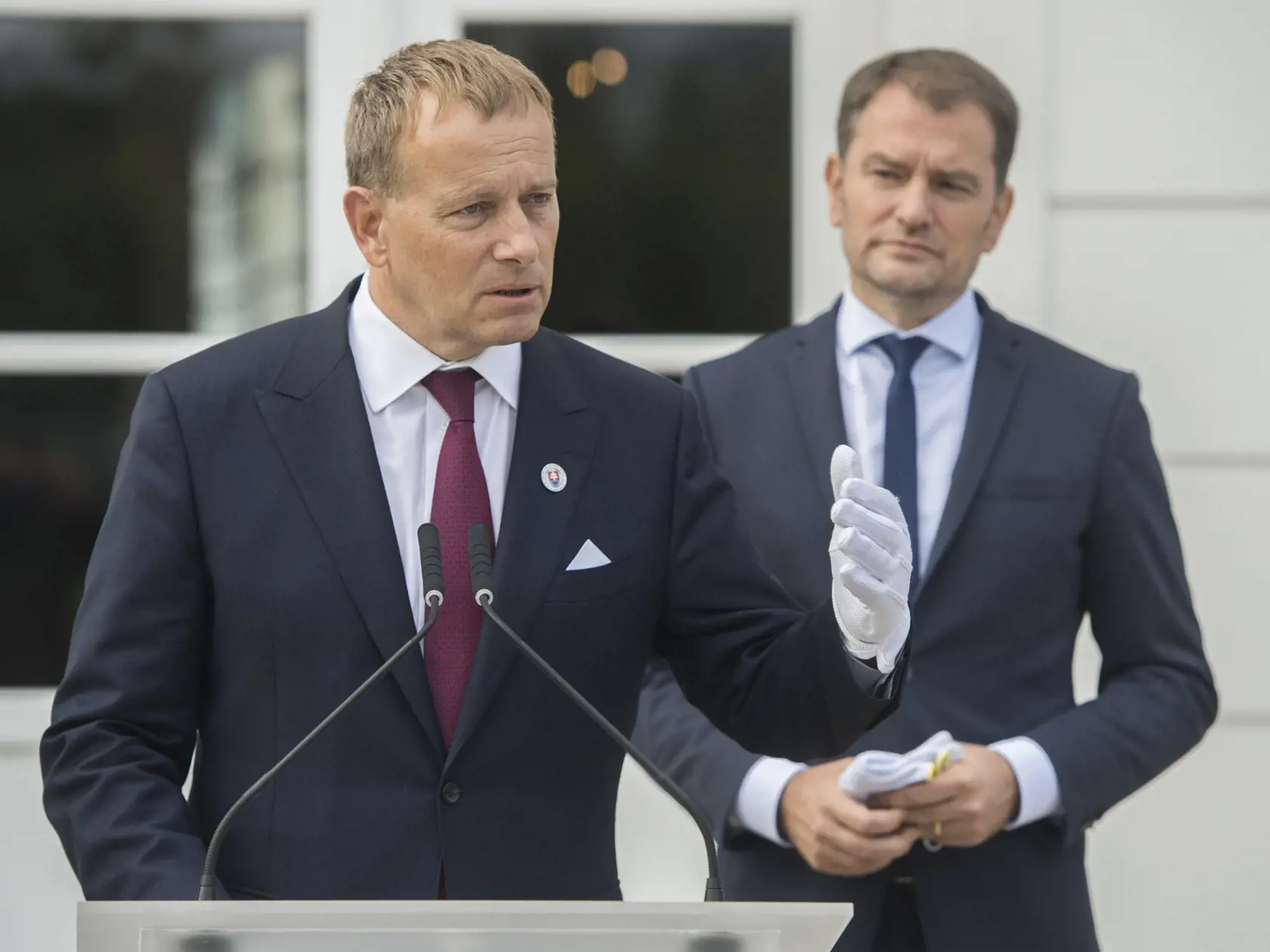 Na snímke zľava predseda Národnej rady (NR) SR Boris Kollár (Sme rodina) a epremiér SR Igor Matovič (OĽANO)