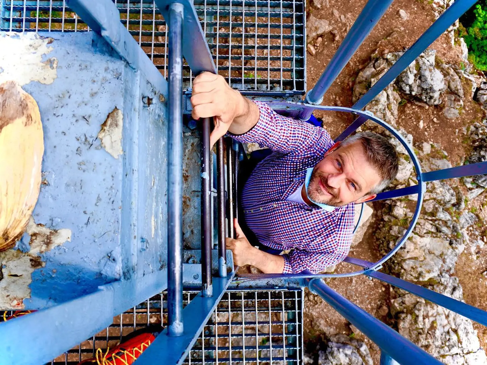 Adrenlín do žíl nevniesol expremiérovi Petrovi Pellegrinimu ani horský rebrík.
