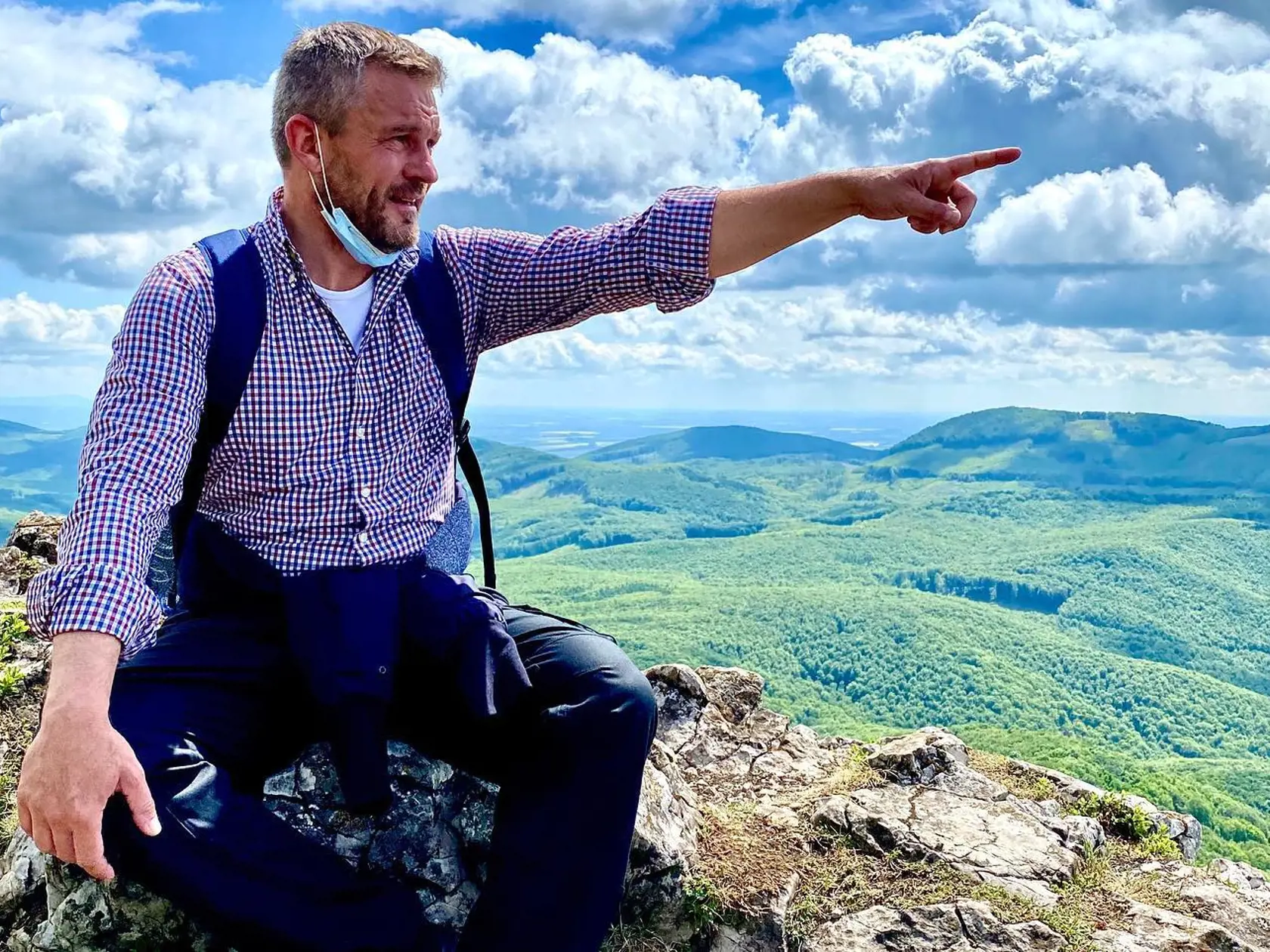 „Vôbec nevadí, že tento rok nebudeme môcť cestovať. Slovensko je nádherné,“ povedal na sociálnej sieti expremiér Peter Pellegrini.