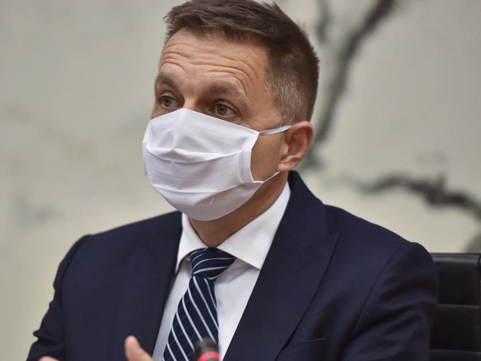 Podľa výpovede Františka Imreczeho, ktorý začal spolupracovať s políciou si Peter Kažimír vypýtal poriadne veľkú províziu za to, aby dostal projekt eKasa "požehnanie" aj od ministerstva financií.