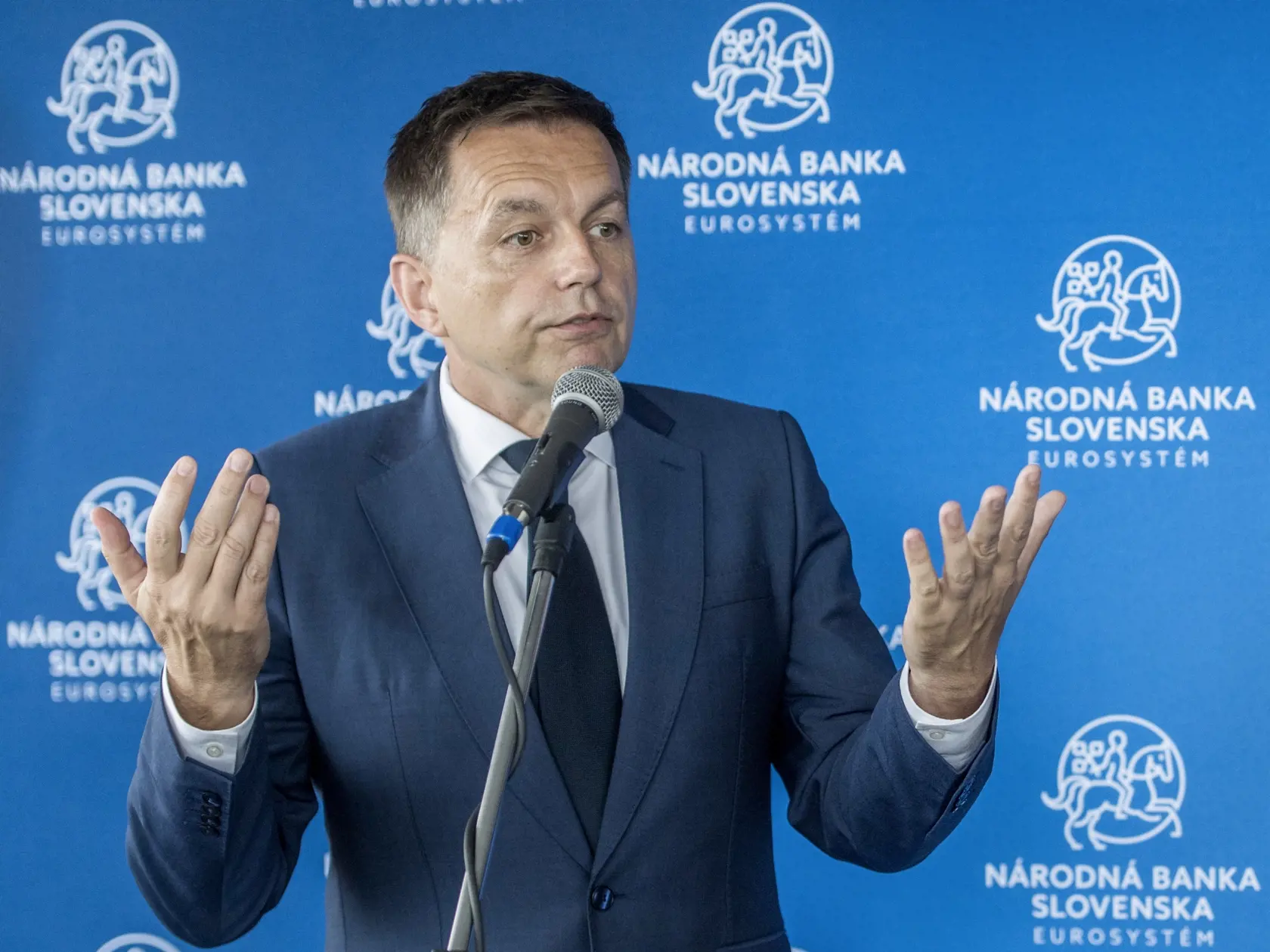 Podľa výpovede Františka Imreczeho, ktorý začal spolupracovať s políciou si Peter Kažimír vypýtal poriadne veľkú províziu za to, aby dostal projekt eKasa "požehnanie" aj od ministerstva financií.