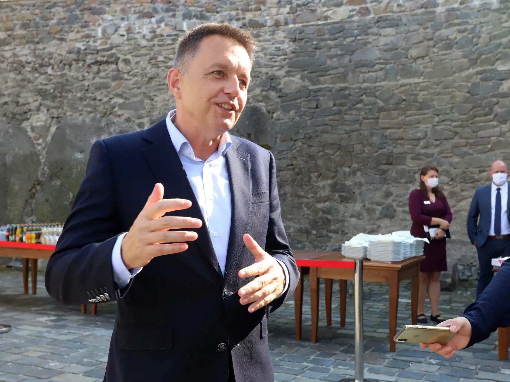 Podľa výpovede Františka Imreczeho, ktorý začal spolupracovať s políciou si Peter Kažimír vypýtal poriadne veľkú províziu za to, aby dostal projekt eKasa "požehnanie" aj od ministerstva financií.