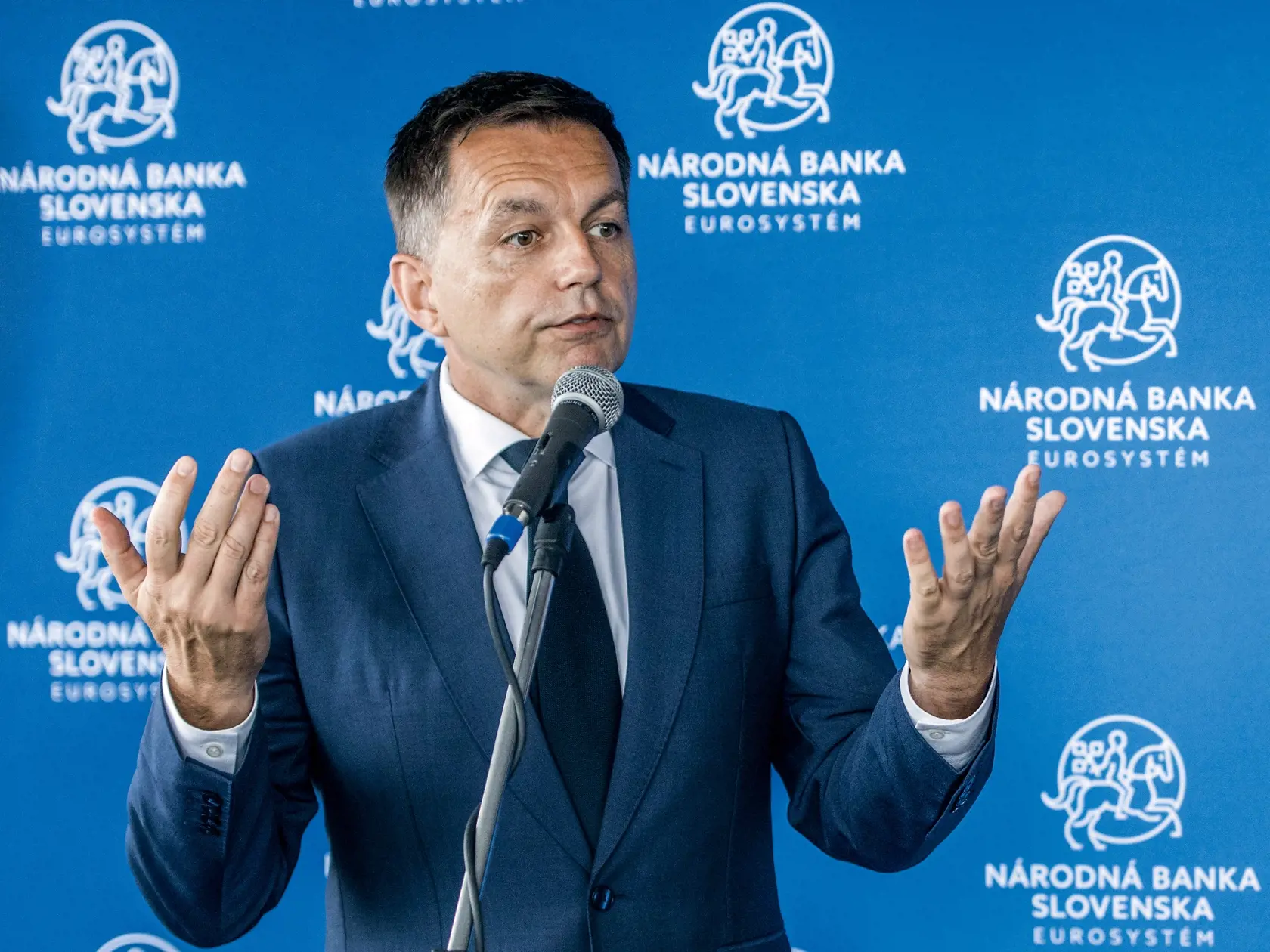 Podľa výpovede Františka Imreczeho, ktorý začal spolupracovať s políciou si Peter Kažimír vypýtal poriadne veľkú províziu za to, aby dostal projekt eKasa "požehnanie" aj od ministerstva financií.