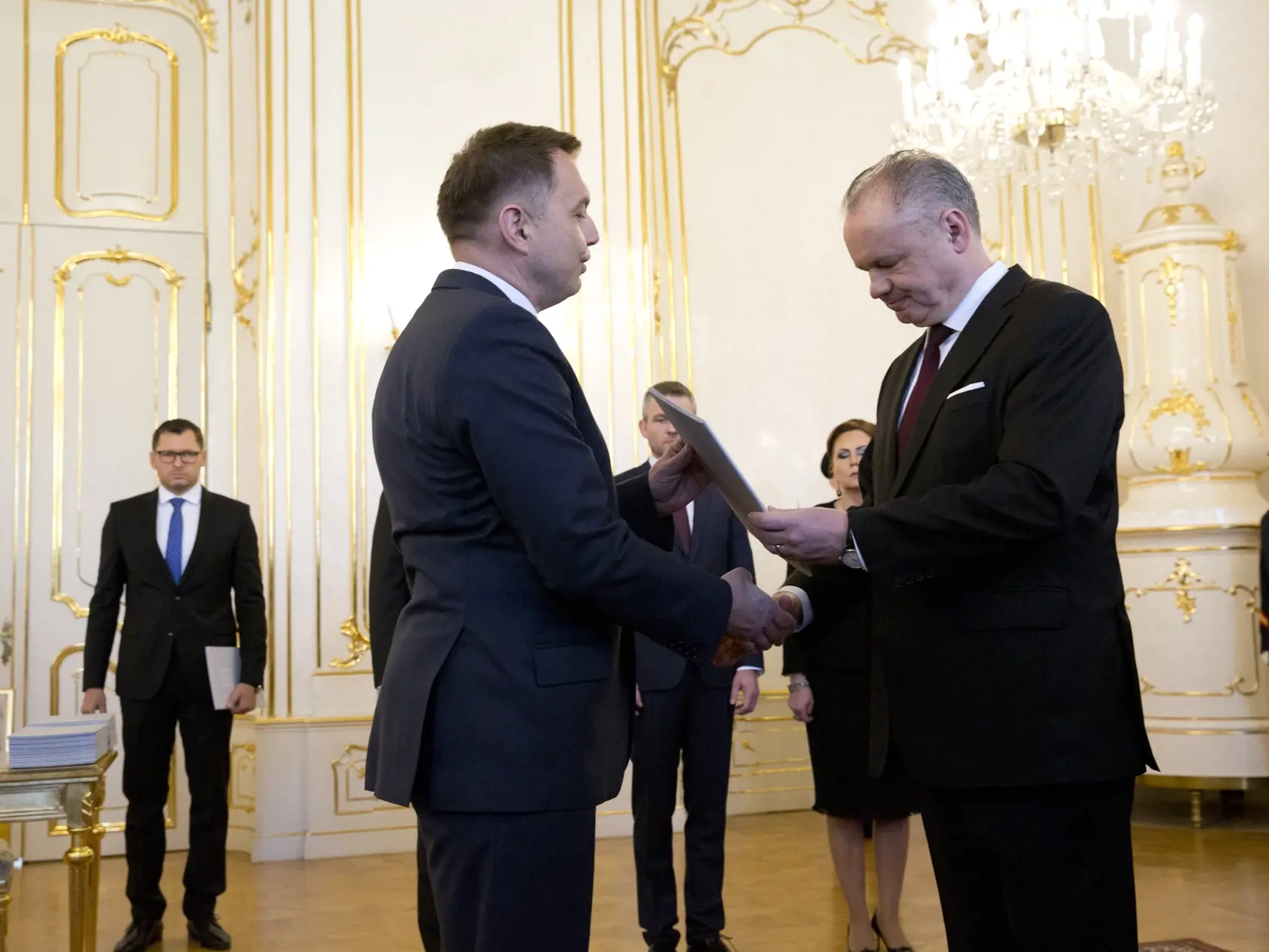 Podľa výpovede Františka Imreczeho, ktorý začal spolupracovať s políciou si Peter Kažimír vypýtal poriadne veľkú províziu za to, aby dostal projekt eKasa "požehnanie" aj od ministerstva financií.