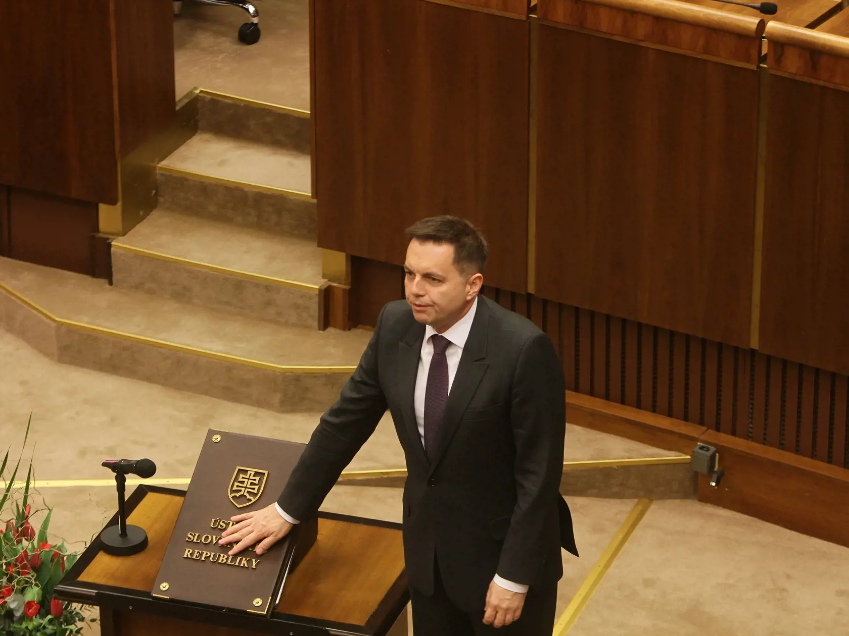 Podľa výpovede Františka Imreczeho, ktorý začal spolupracovať s políciou si Peter Kažimír vypýtal poriadne veľkú províziu za to, aby dostal projekt eKasa "požehnanie" aj od ministerstva financií.